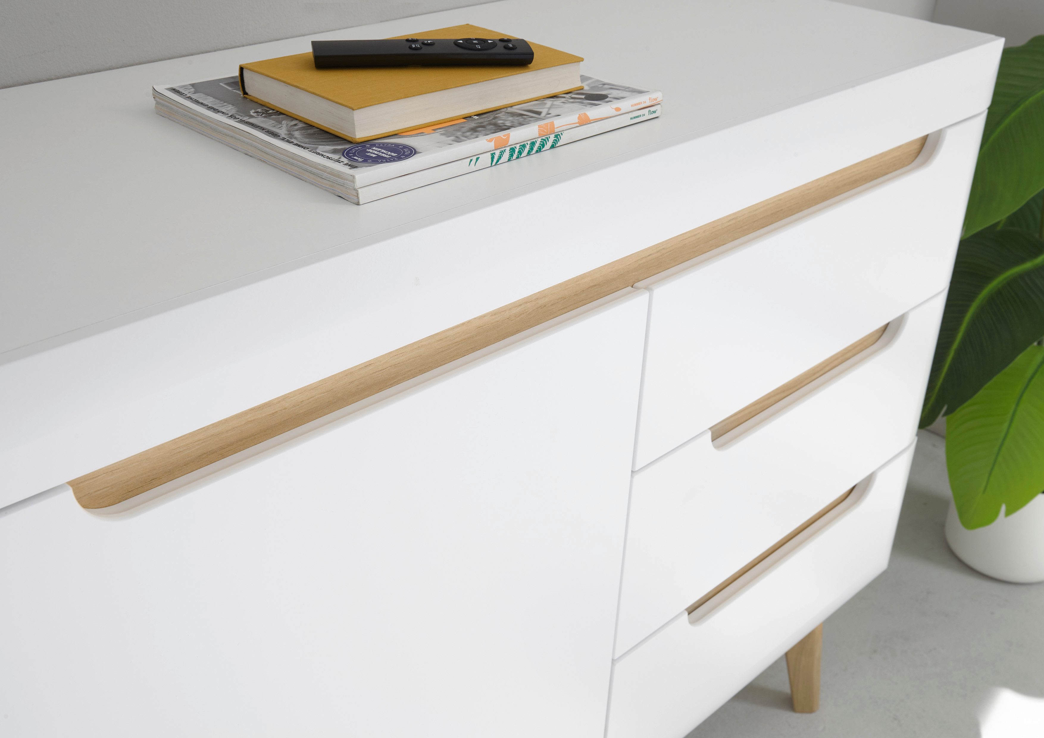 INOSIGN Dressoir Torge, dressoir, commode, ladekast afgeschuinde poten, drie kleuren, scandi design, 107 cm breed (1 stuk)