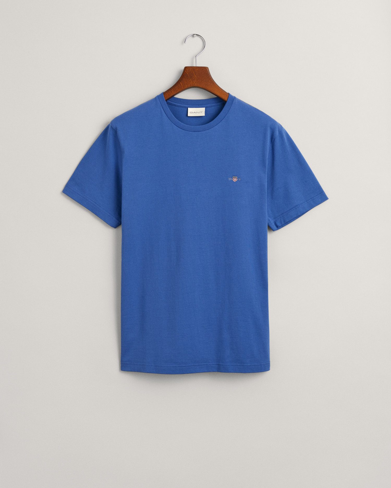 Gant T-shirt REG SHIELD SS T-SHIRT met logoborduursel op borsthoogte