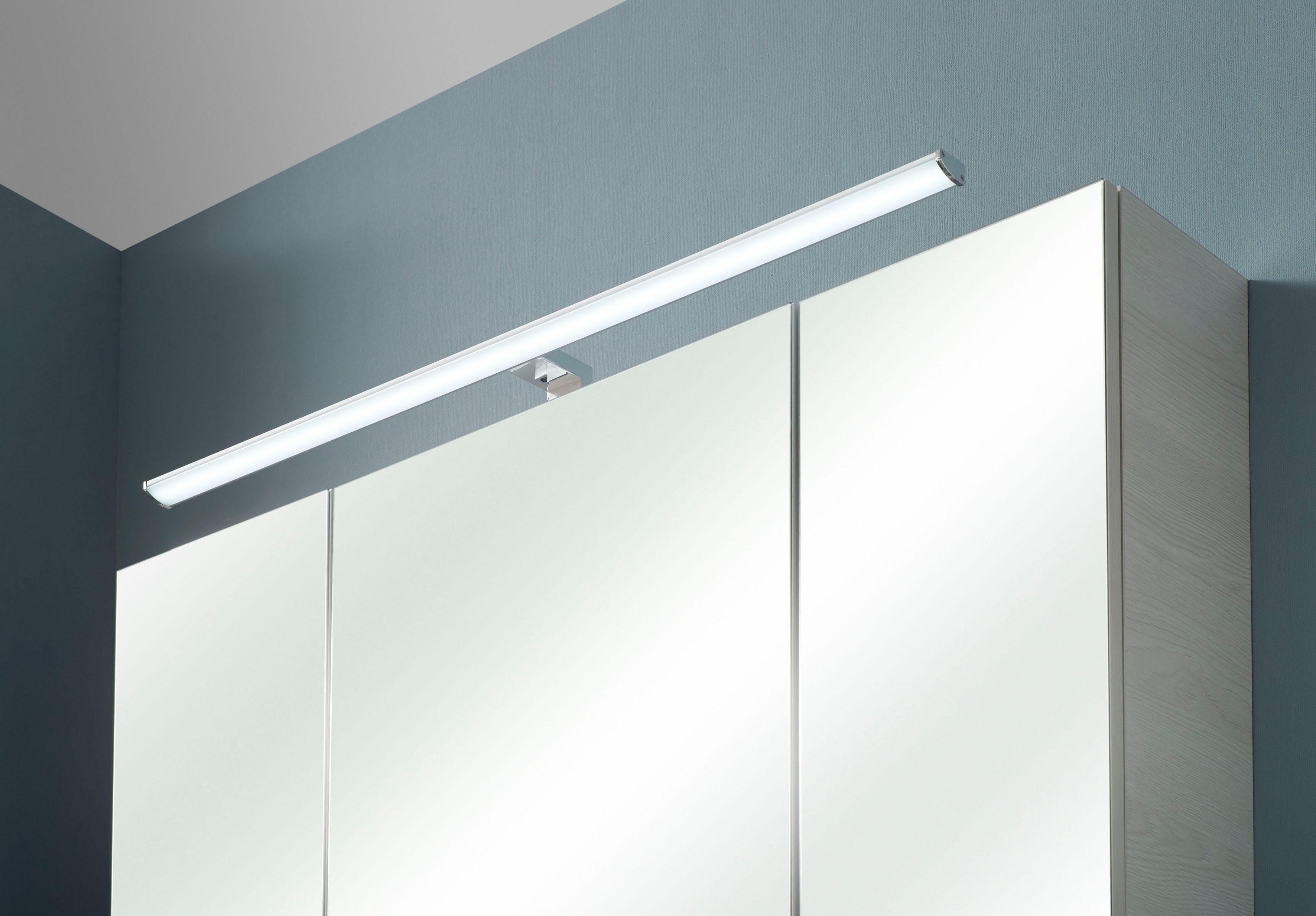 Saphir Spiegelkast Quickset badkamerspiegelkast incl. LED bovenverlichting 110 cm breed, incl. deurdempers, 3 spiegeldeuren, met stopcontact