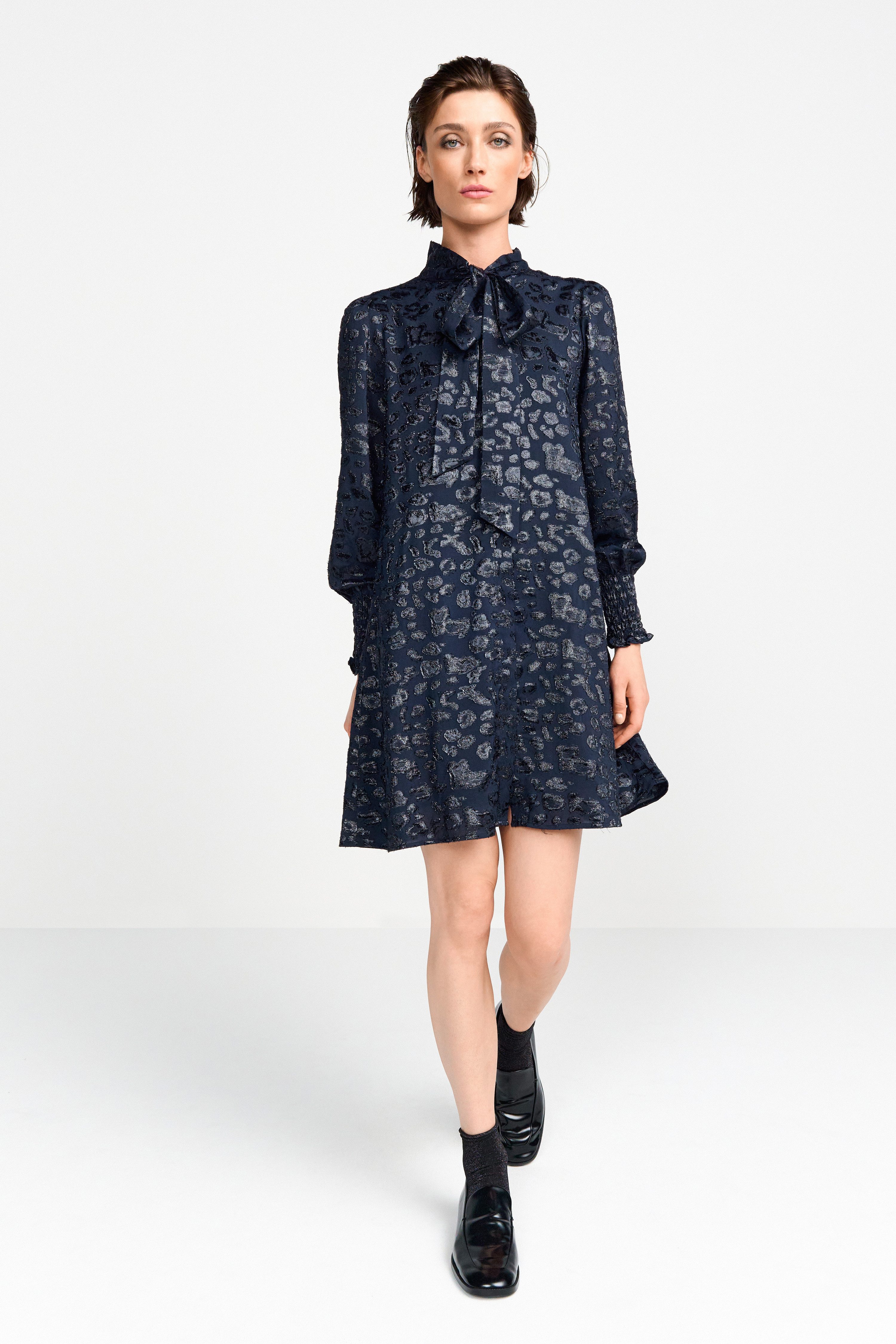 Rich & Royal Mini-jurk in glanzend jacquard-look met leeuw-uitbranding