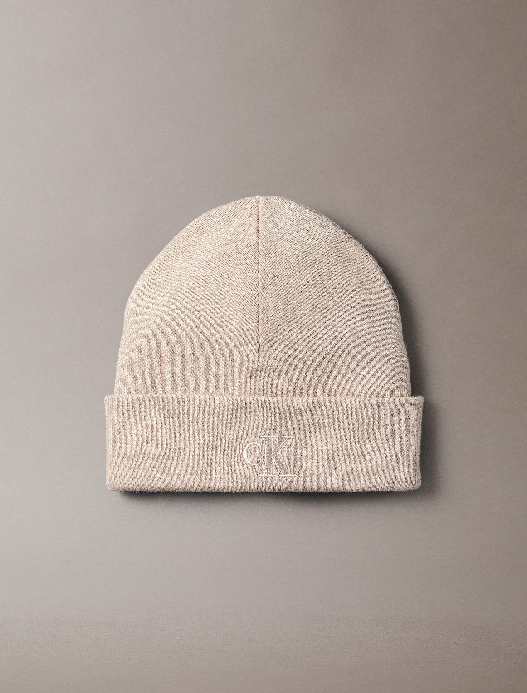 Calvin Klein Gebreide muts CK FINE RIB BEANIE