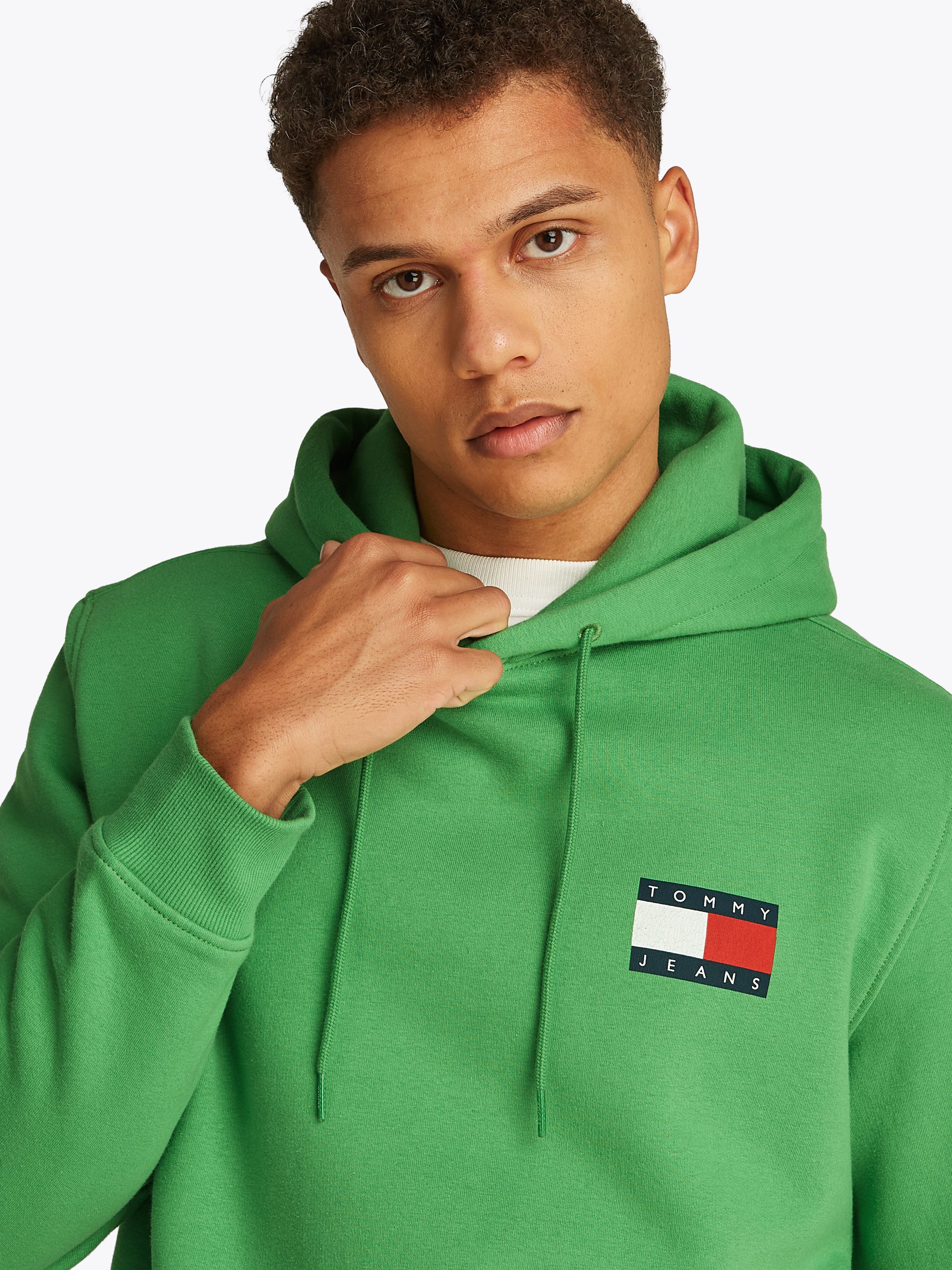 TOMMY JEANS Sweatshirt TJM REG ESSENTIAL FLAG HOOD EXT met bedrukte merklogo op borsthoogte