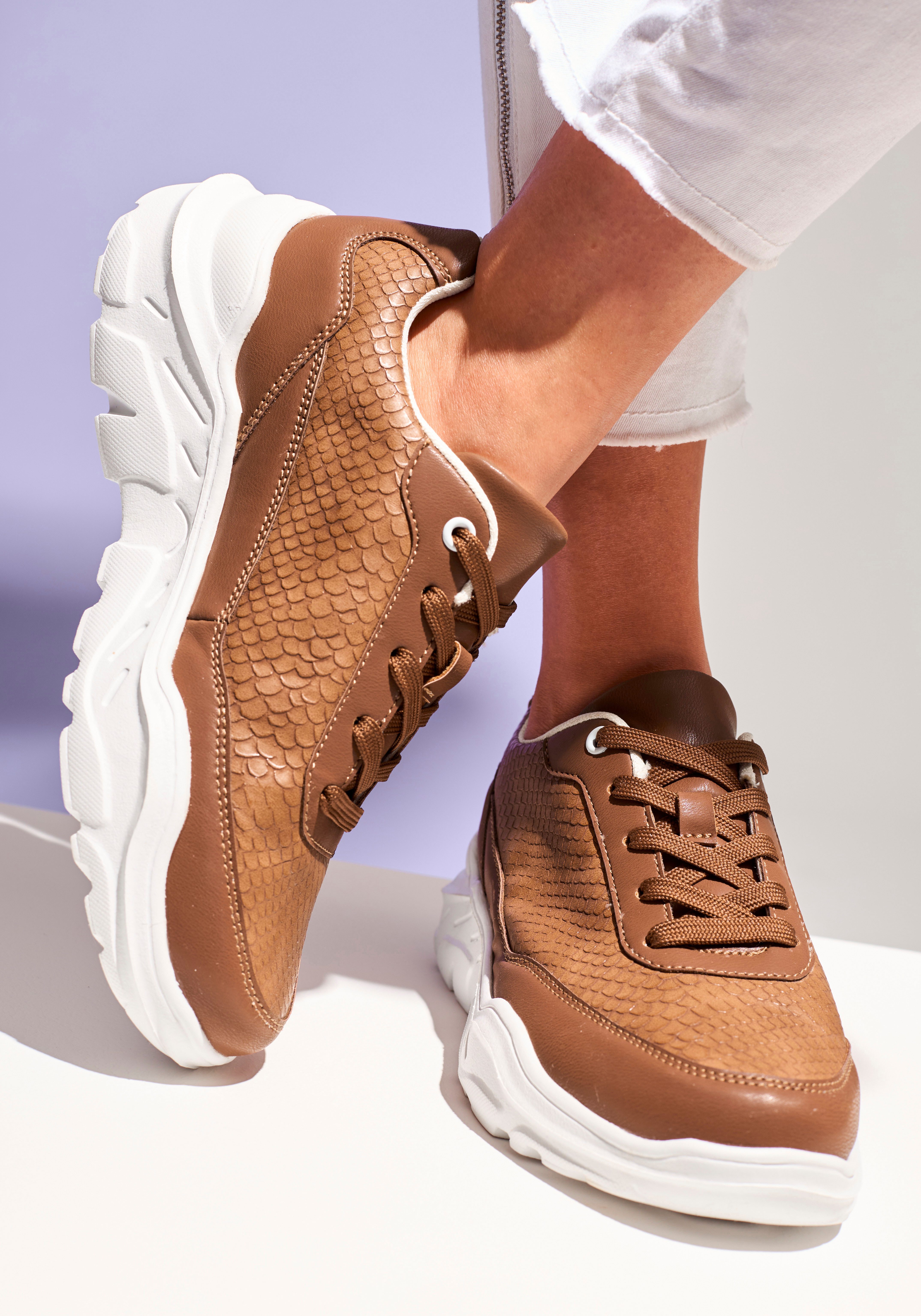 Lascana Sneakers Lage schoen, sportschoen, lichte chunky zool VEGAN