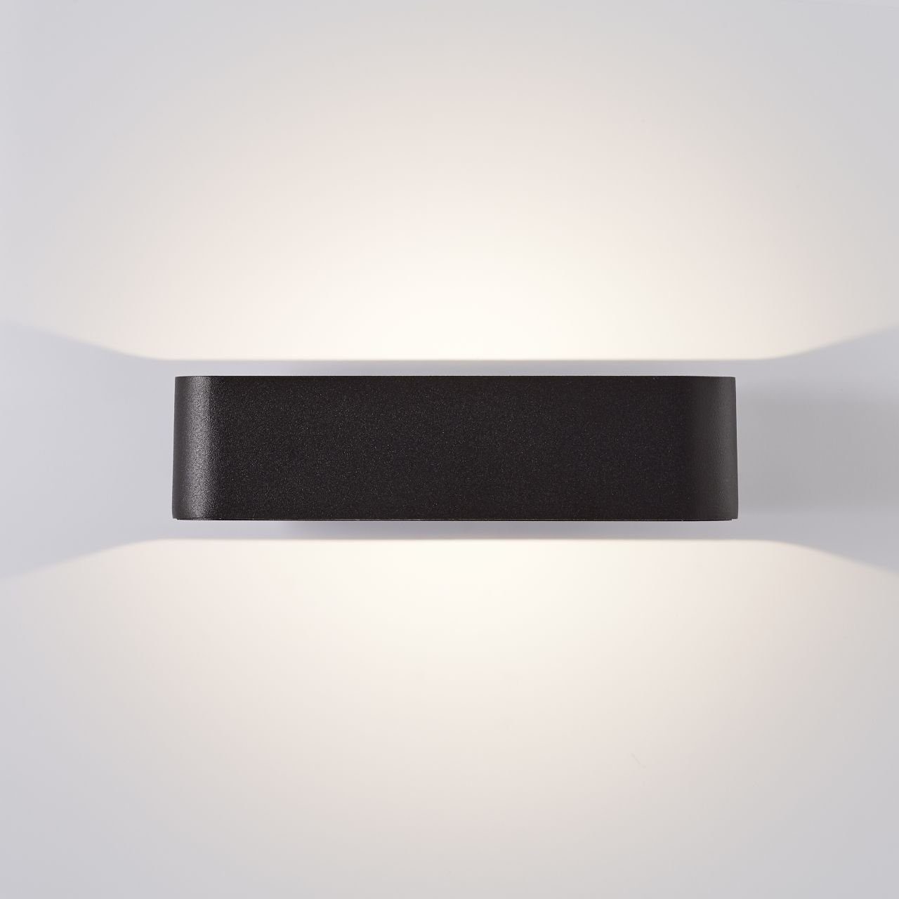 Brilliant Leuchten Wandlamp voor buiten Golda 22 cm breedte, 13 cm diepte, 510 lm, warm wit, metaal/glas, zwart