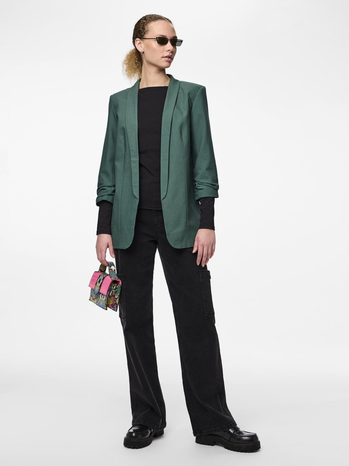 pieces Blouseblazer PCBOSELLA 3/4 BLAZER NOOS met plooidetail op de mouw