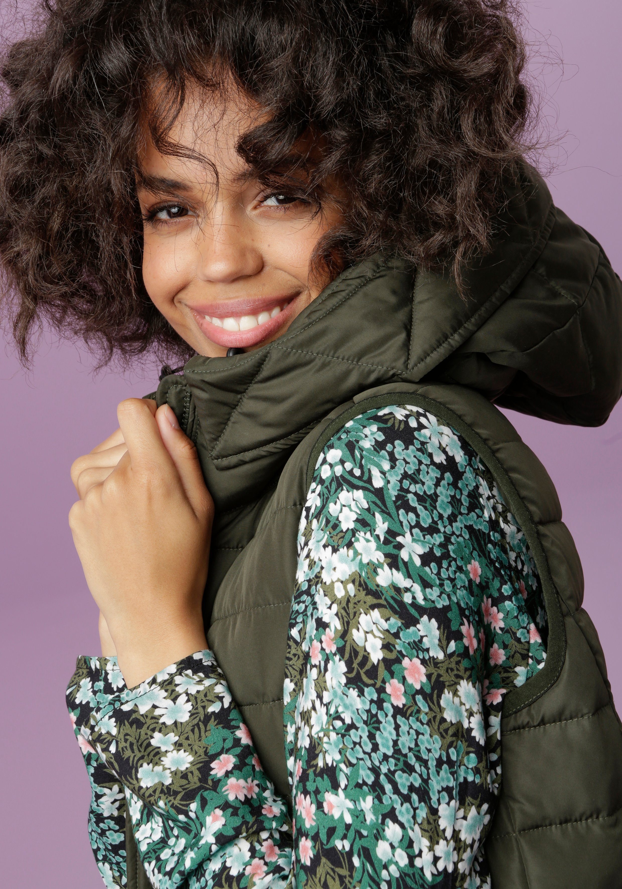 Aniston CASUAL Bodywarmer met verstelbare capuchon
