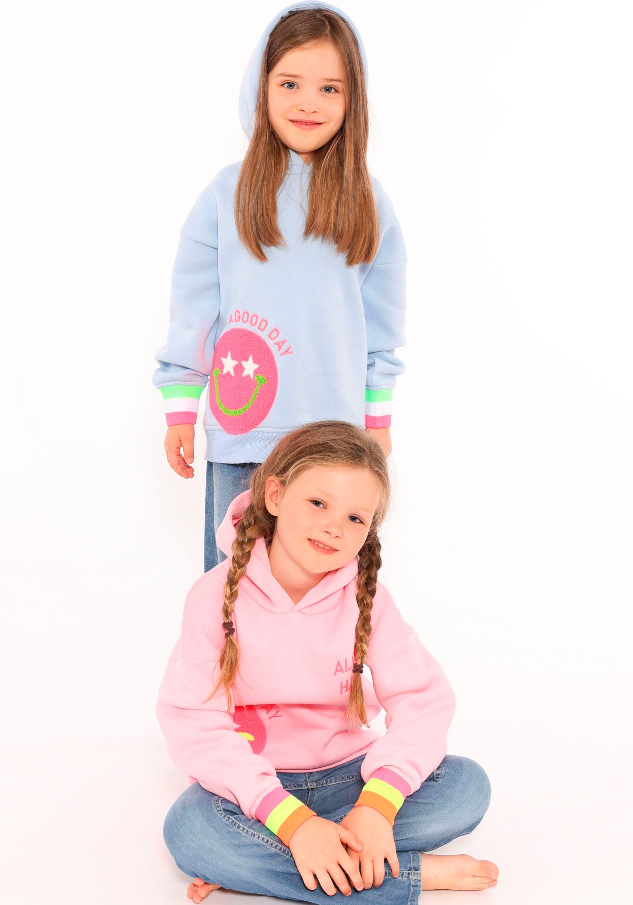 Zwillingsherz Hoodie Always Happy Kids met grote smiley en neonkleurige details