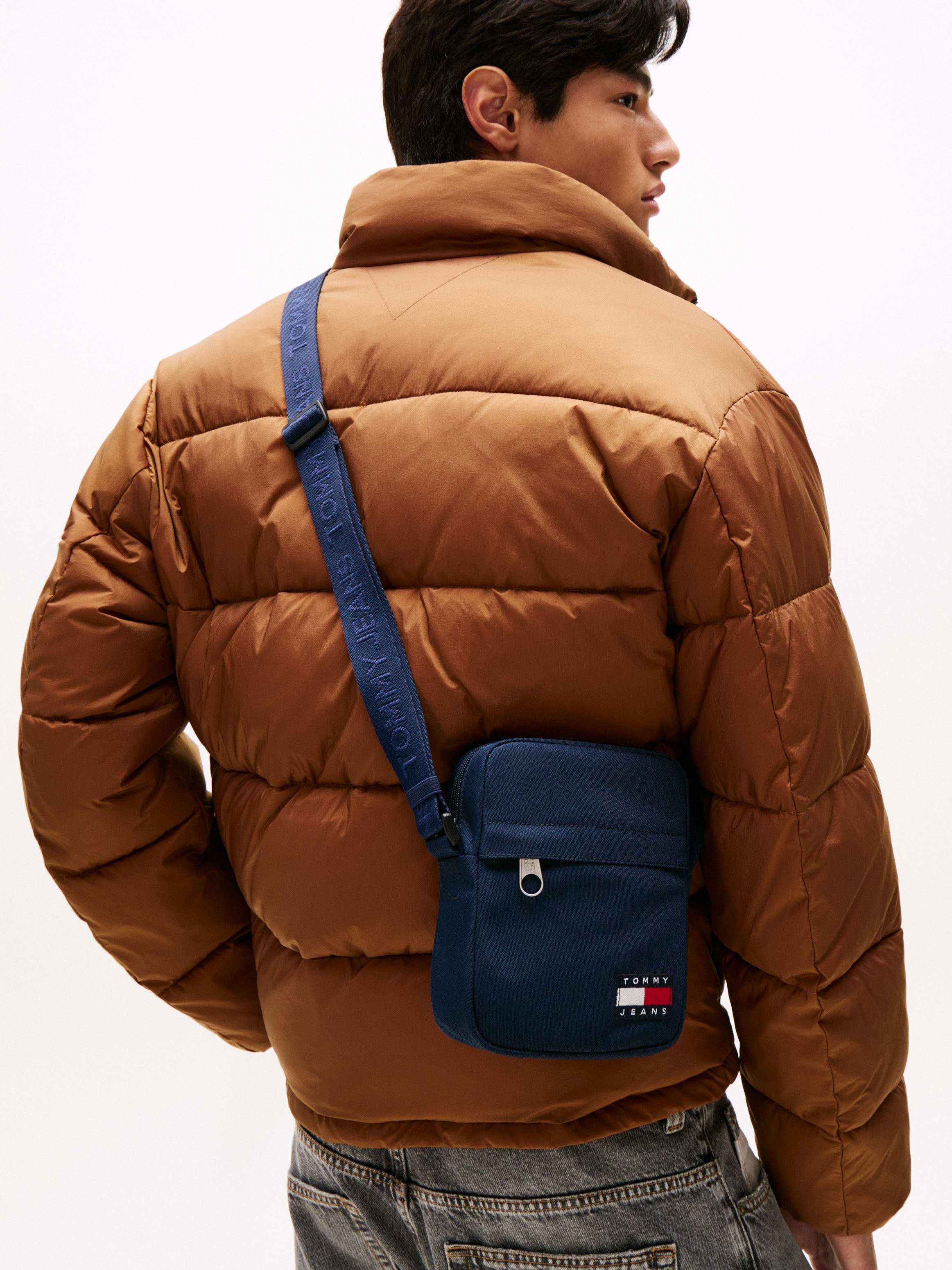 TOMMY JEANS Schoudertas TJM ESS DAILY REPORTER , men schoudertas, vrijetijdstas met tommy jeans vlaggen-embleem
