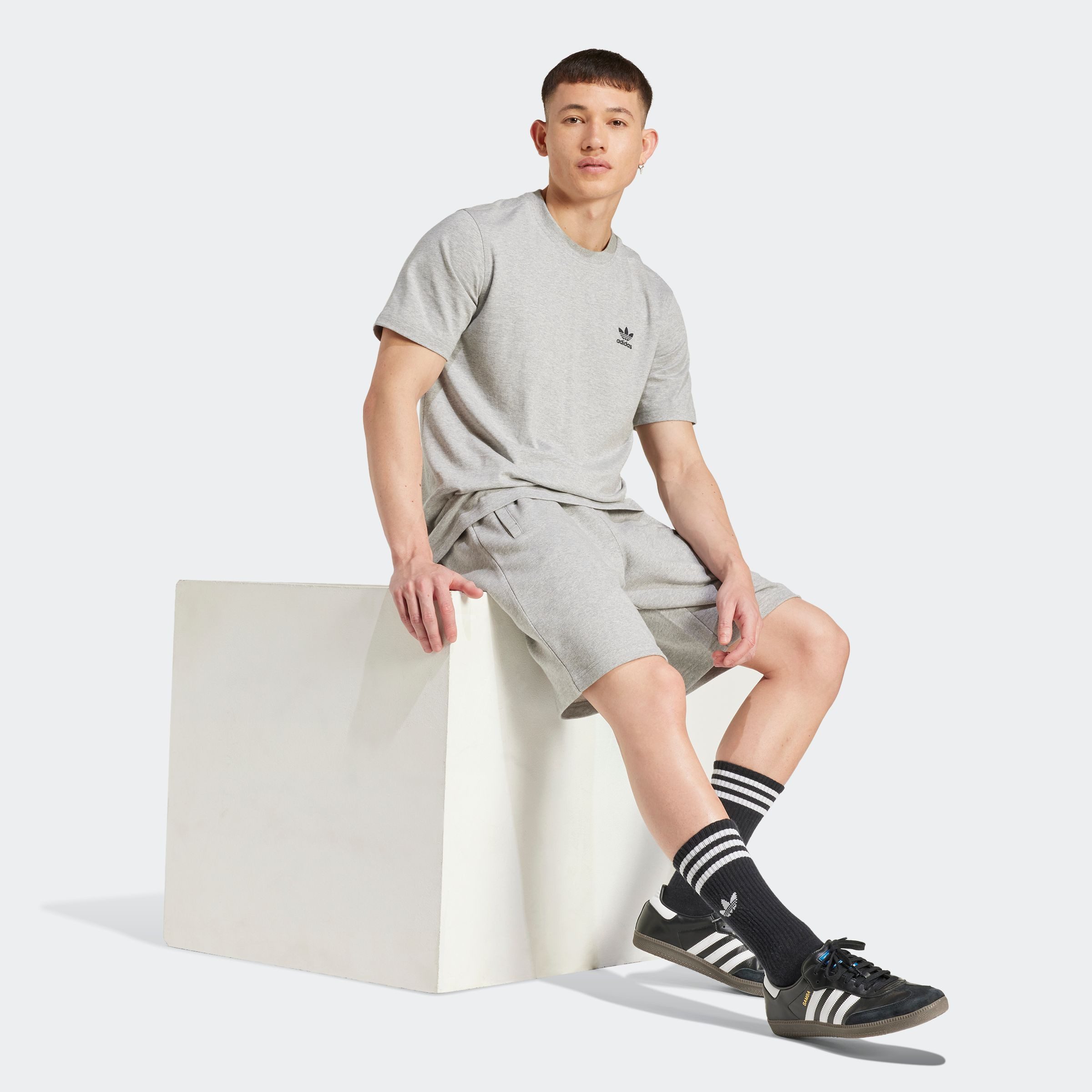adidas Originals Short ESS SHO Essentiële sweat shorts met logo, van zacht french terry materiaal (1-delig)