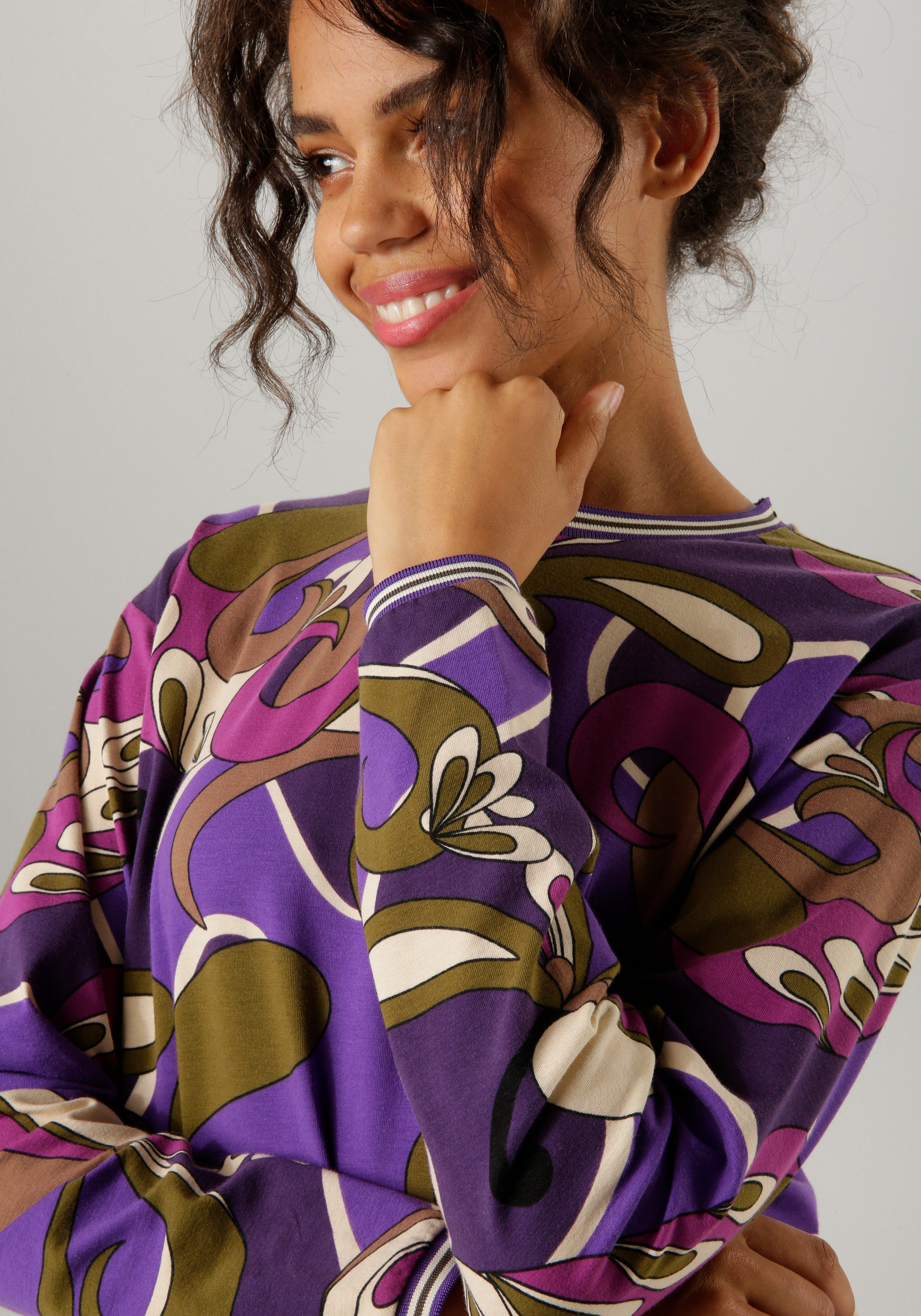 Aniston CASUAL Sweatshirt met extravagante, grafische druk