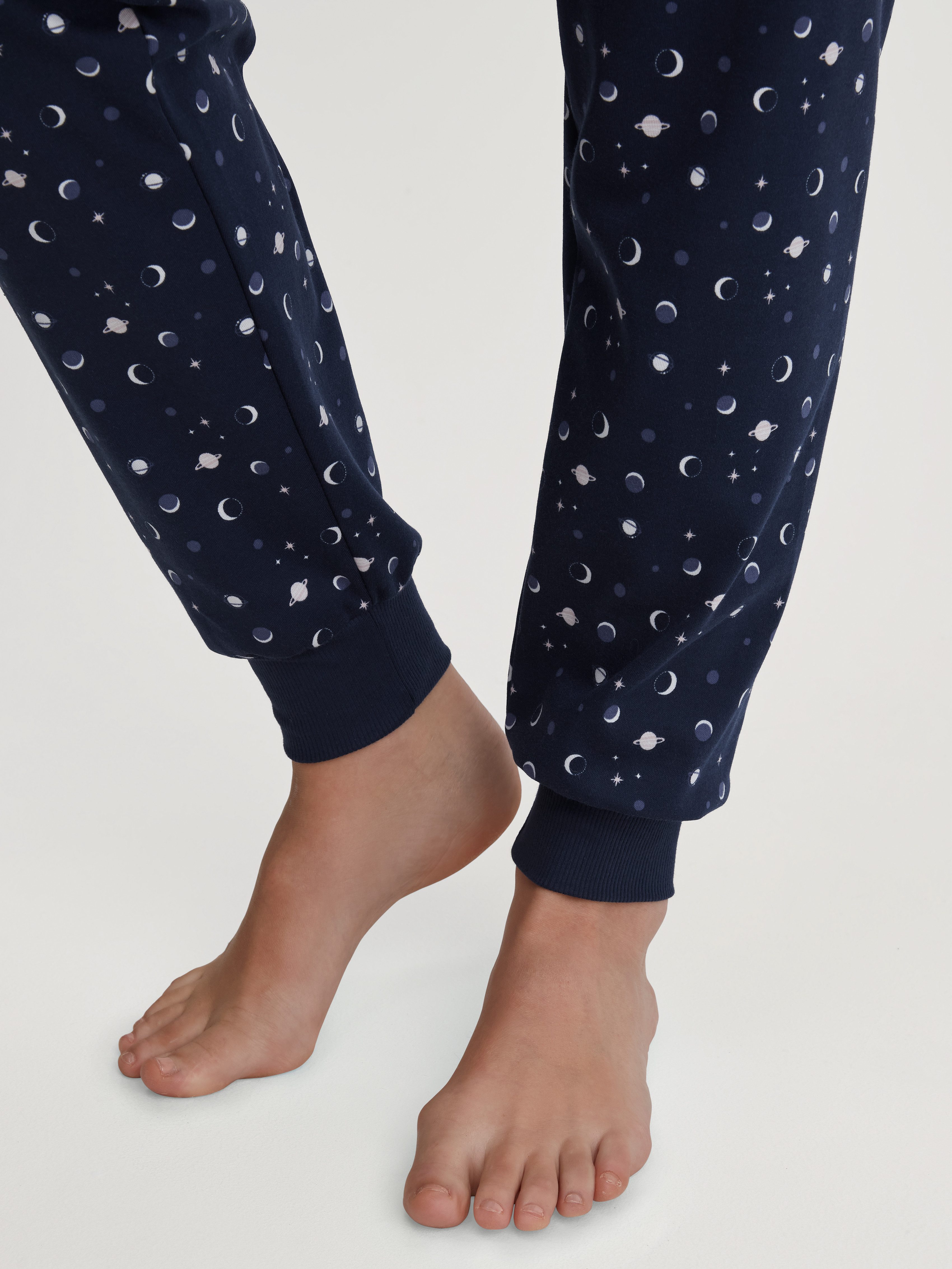 CALIDA Pyjama Deep Dreams fijn kant, v-hals, lange mouw, single jersey kwaliteit, zacht (2-delig)