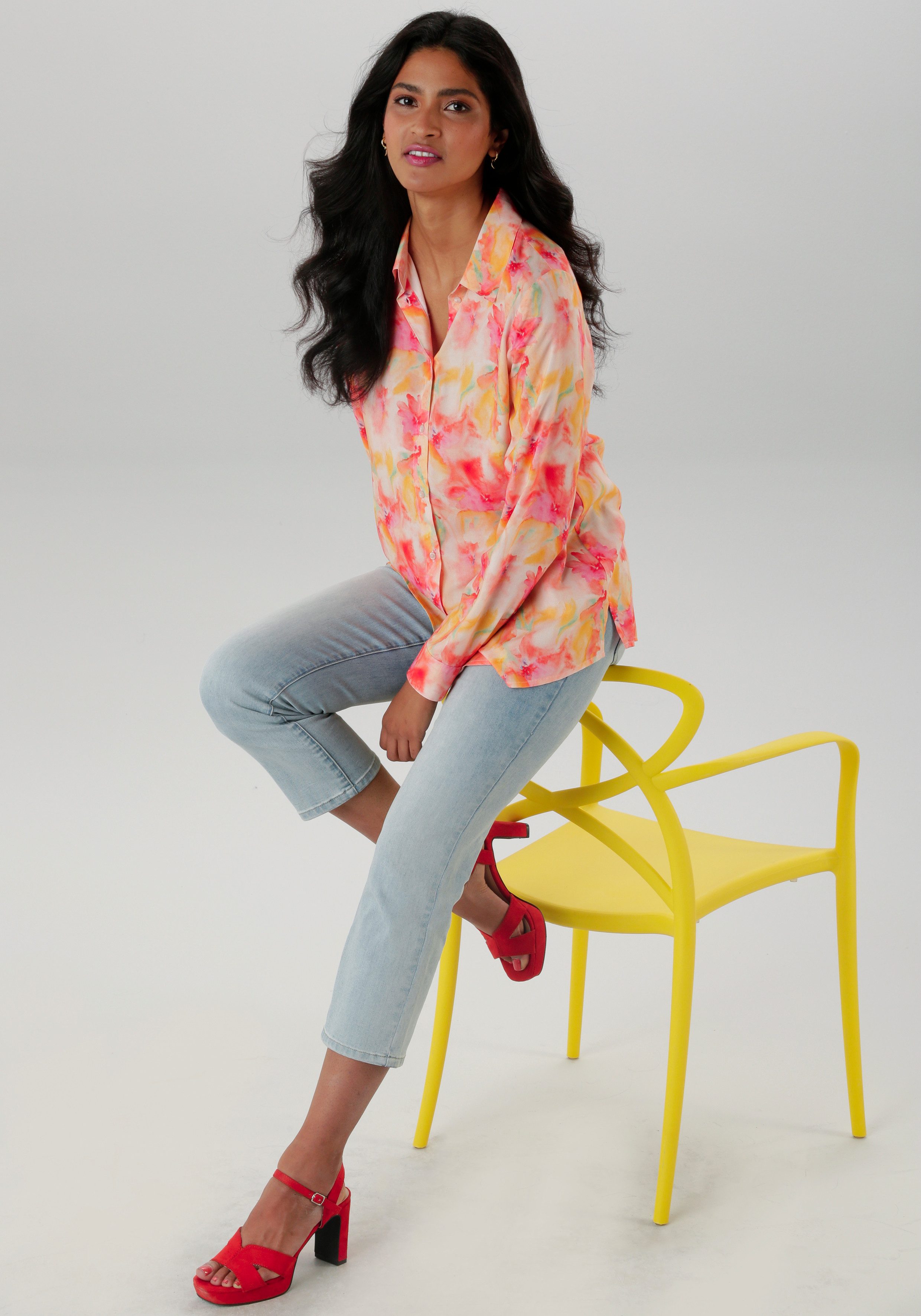 Aniston SELECTED Overhemdblouse met frisse en kleurrijke batikdruk