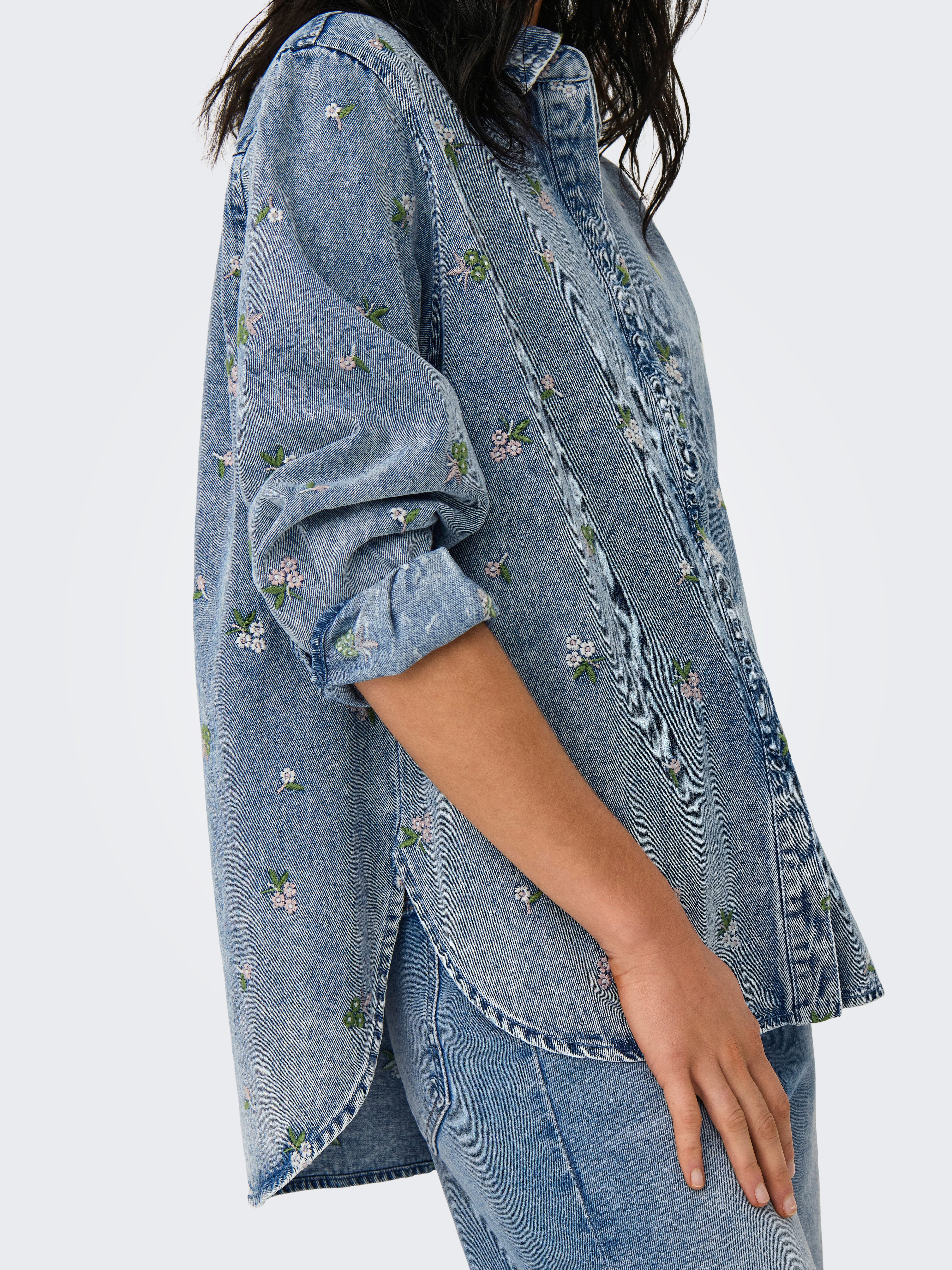 Only Jeans blouse ONLVERA L/S FLOWER EMB SHIRT DNM YOR