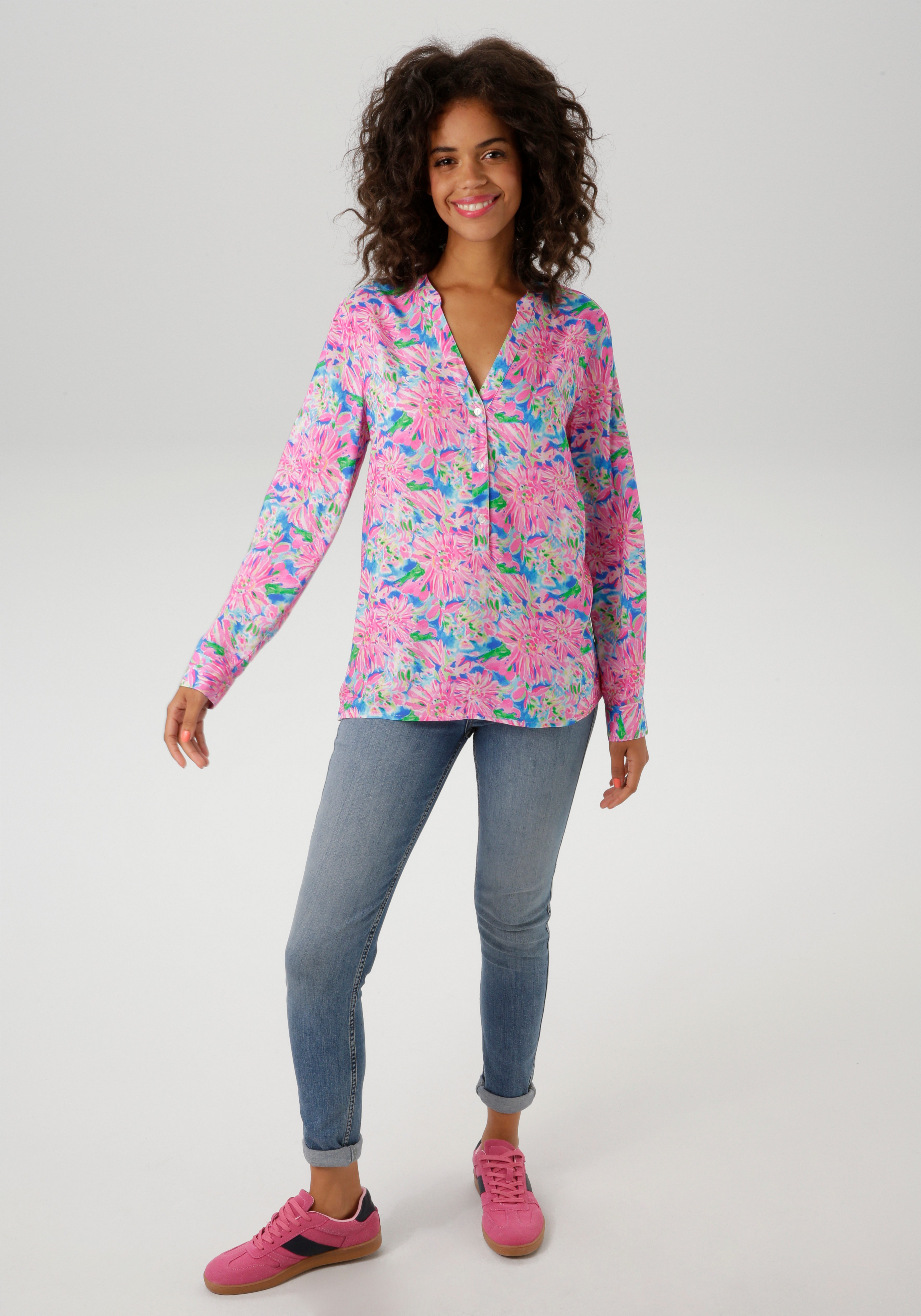 Aniston CASUAL Blouse zonder sluiting met kleurrijke schilderachtige bloemenprint nieuwe collectie