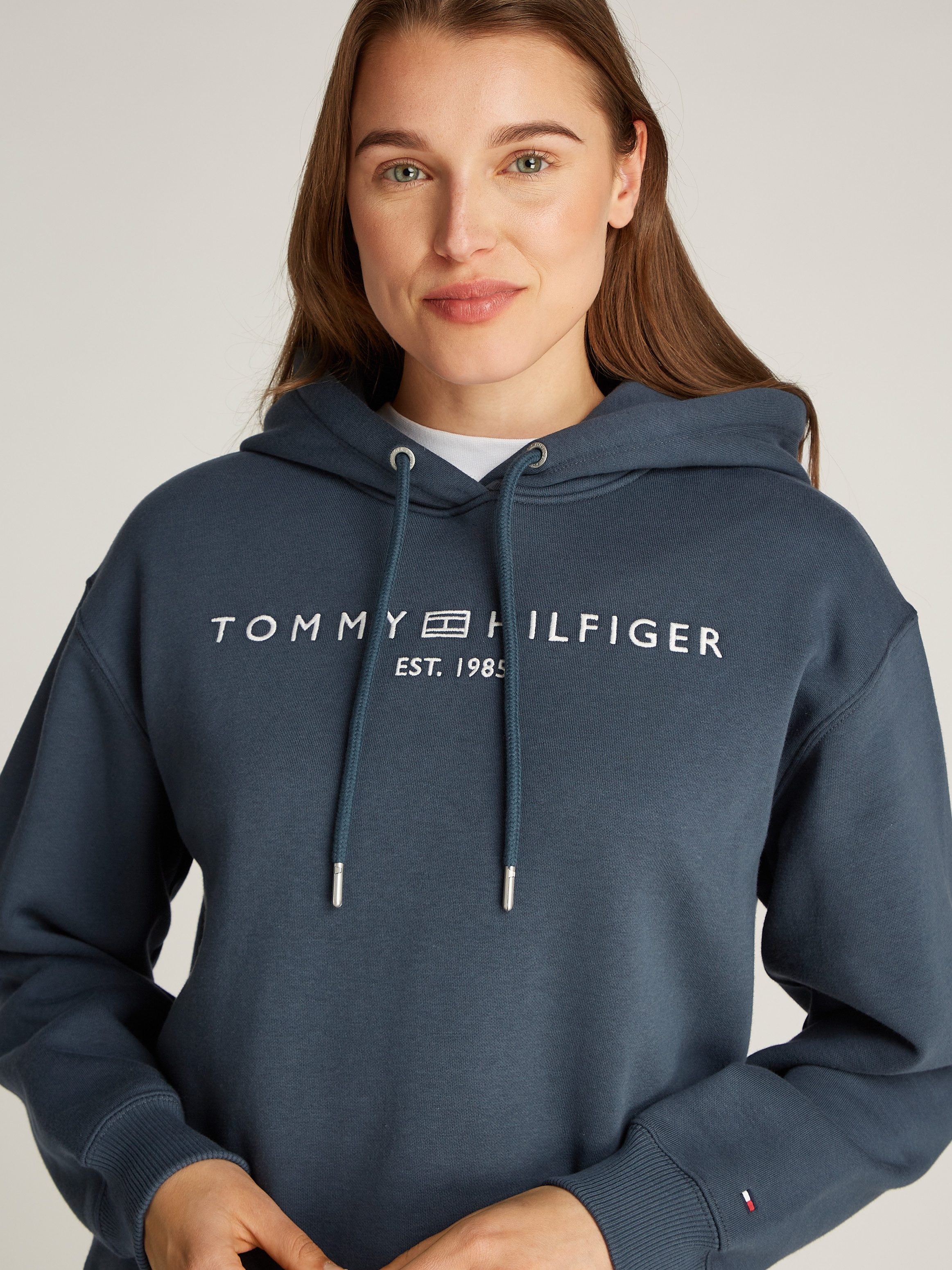 Tommy Hilfiger Hoodie MDRN REG CORP LOGO HOODIE met geborduurd logo-opschrift