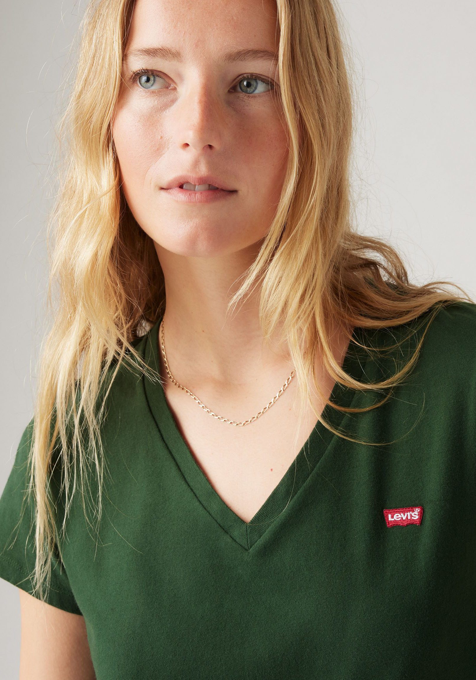 Levi's® Shirt met V-hals Perfect Tee met klein batwing-logo