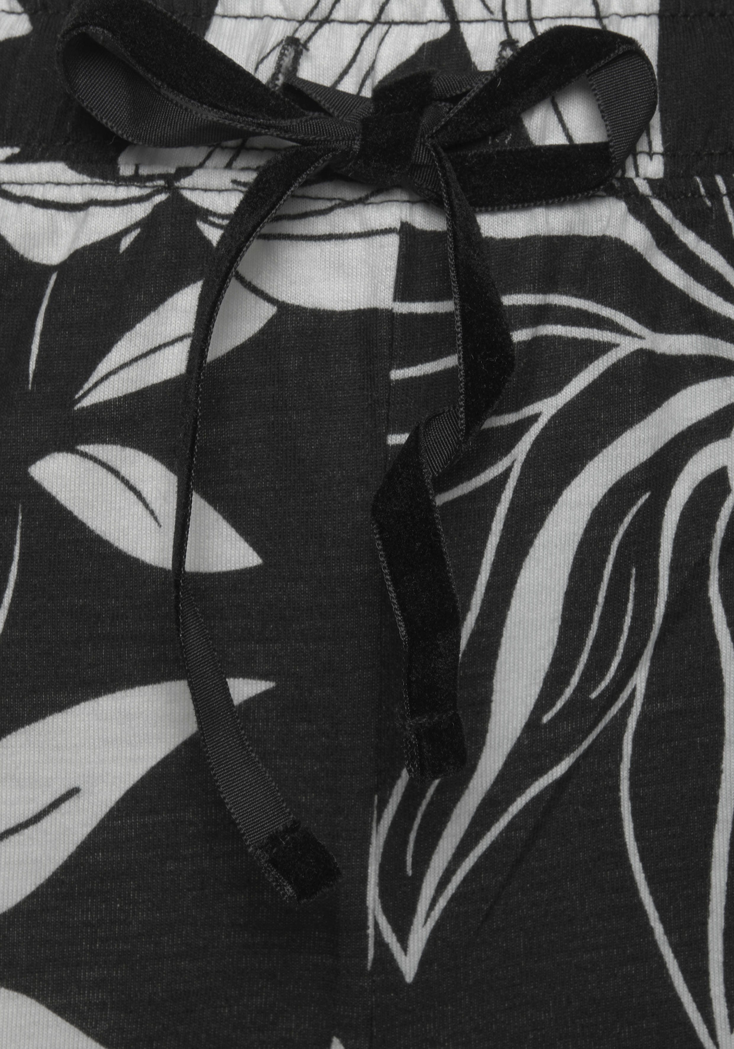 Lascana Pyjamashort met bloemenprint
