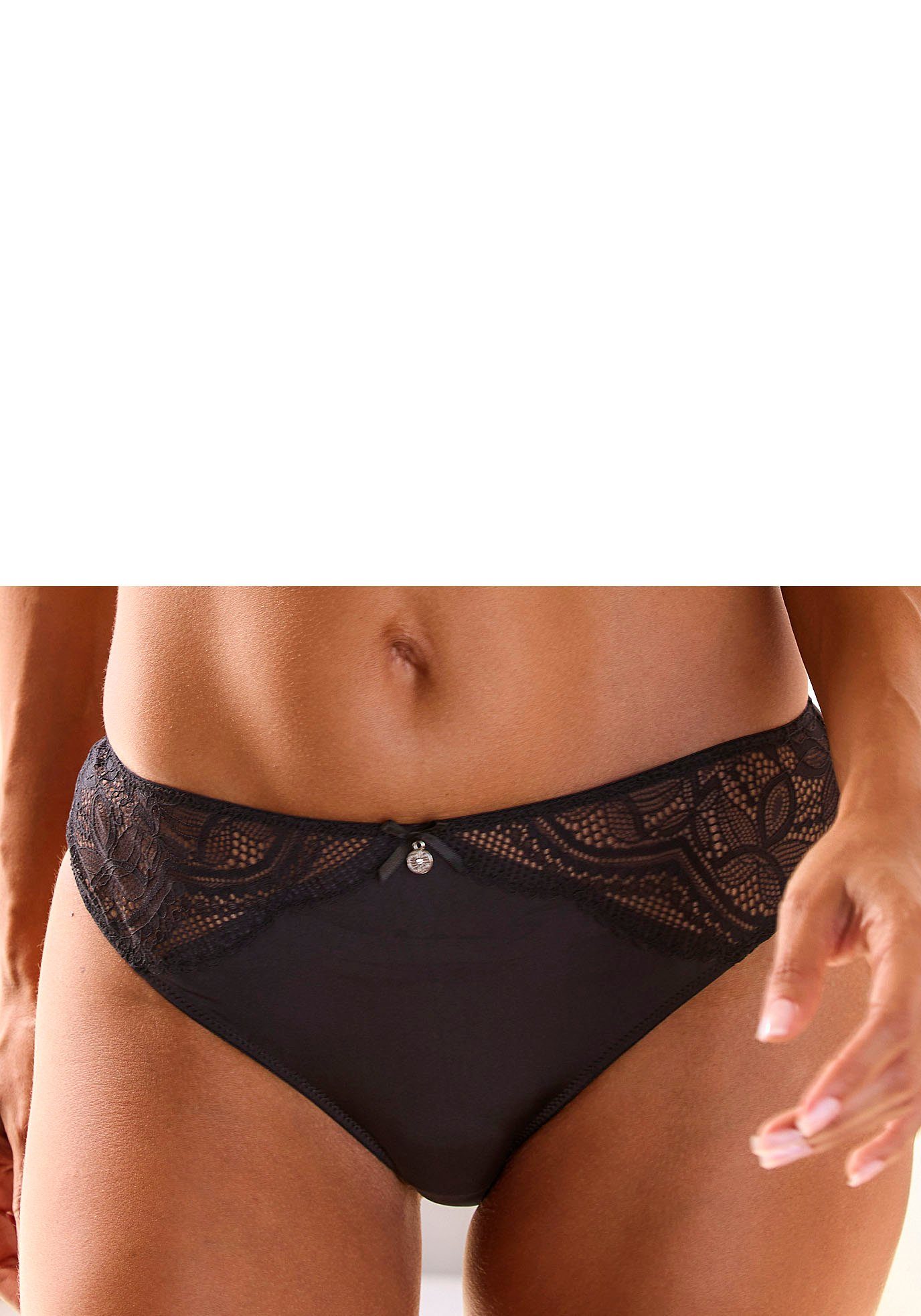 Nuance Tanga Vivianna met fijne kantdetails