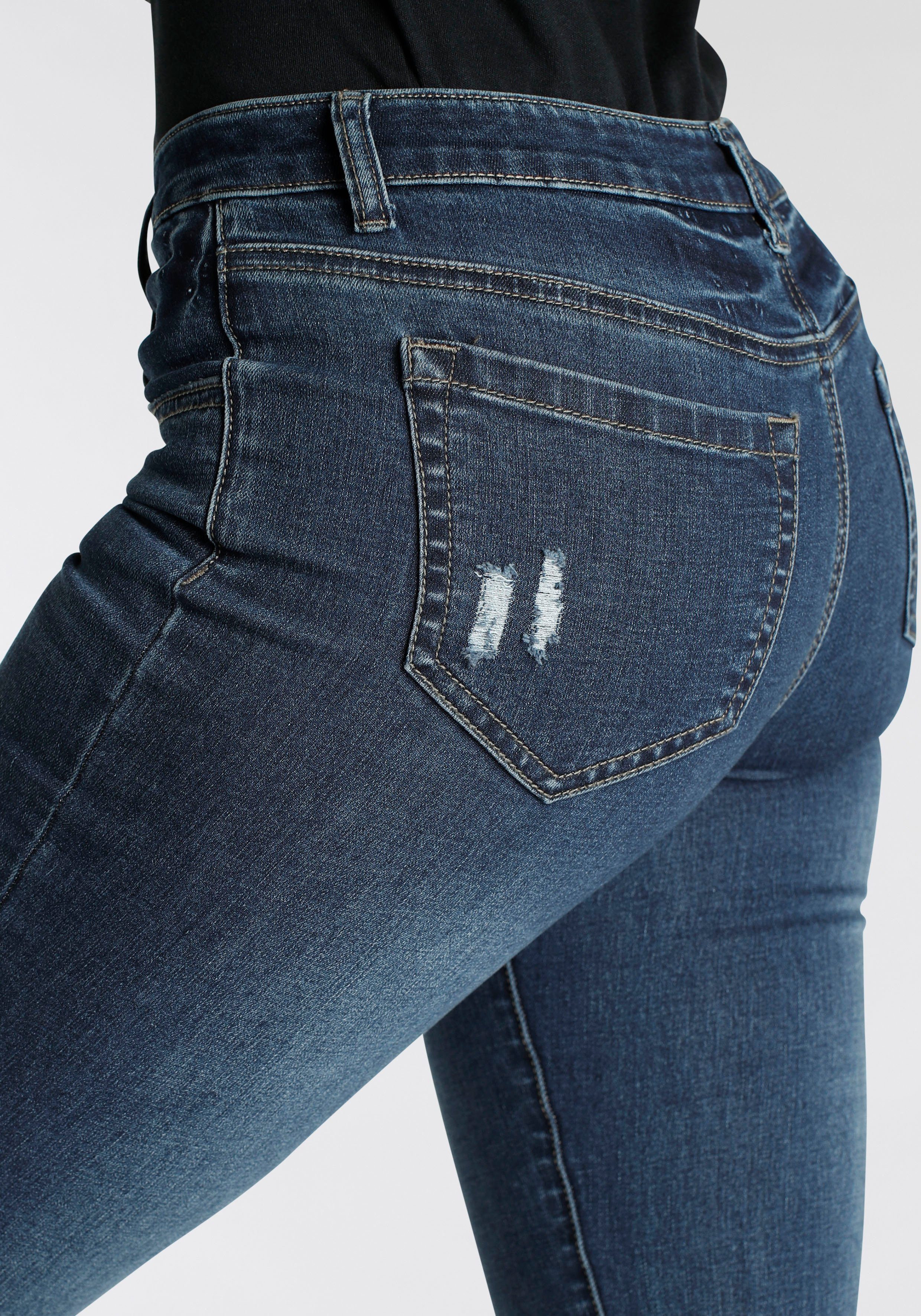 Arizona Bootcut jeans Ultra Stretch uitlopende pasvorm, modieuze used-look, normale taille