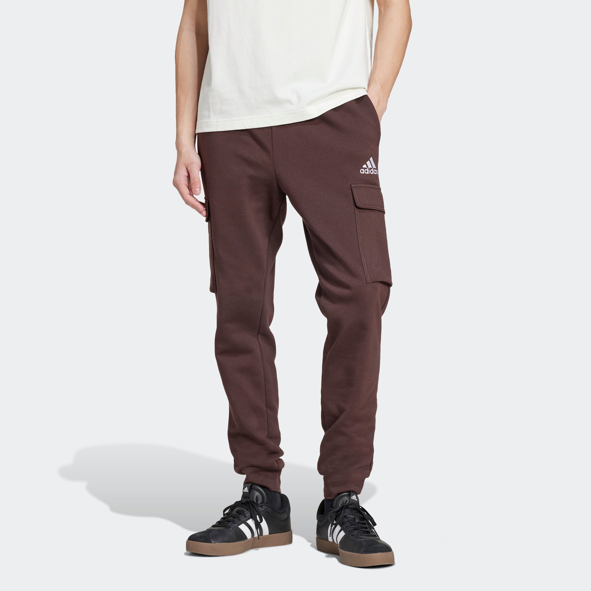 adidas Sportswear Sportbroek ESSENTIALS FLEECE REGULAR TAPERED CARGOBROEK Joggingbroek cargo van zacht fleece-materiaal (1-delig)