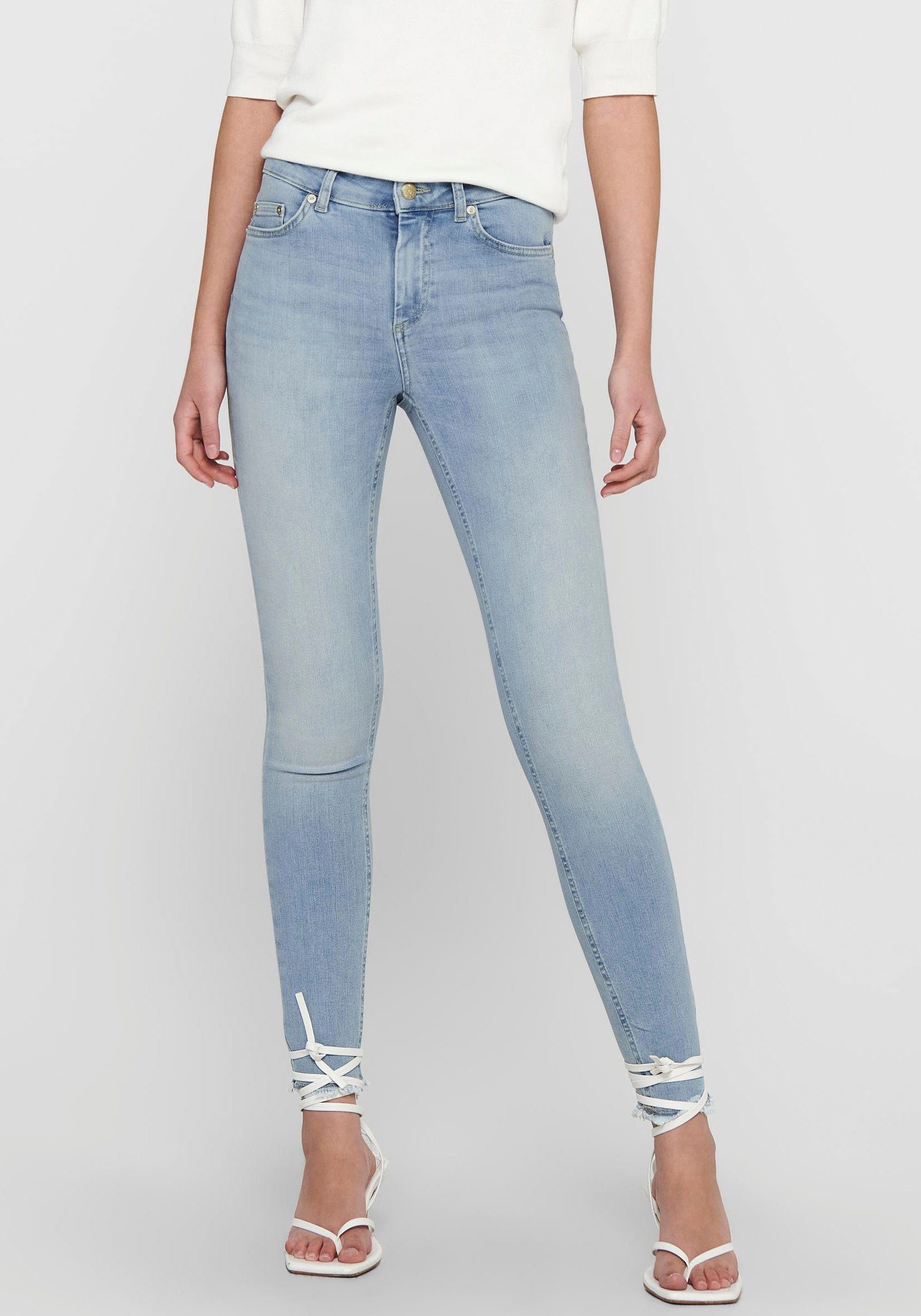 Only Ankle jeans ONLBLUSH MID SK ANK RAW met iets gerafelde voetzoom