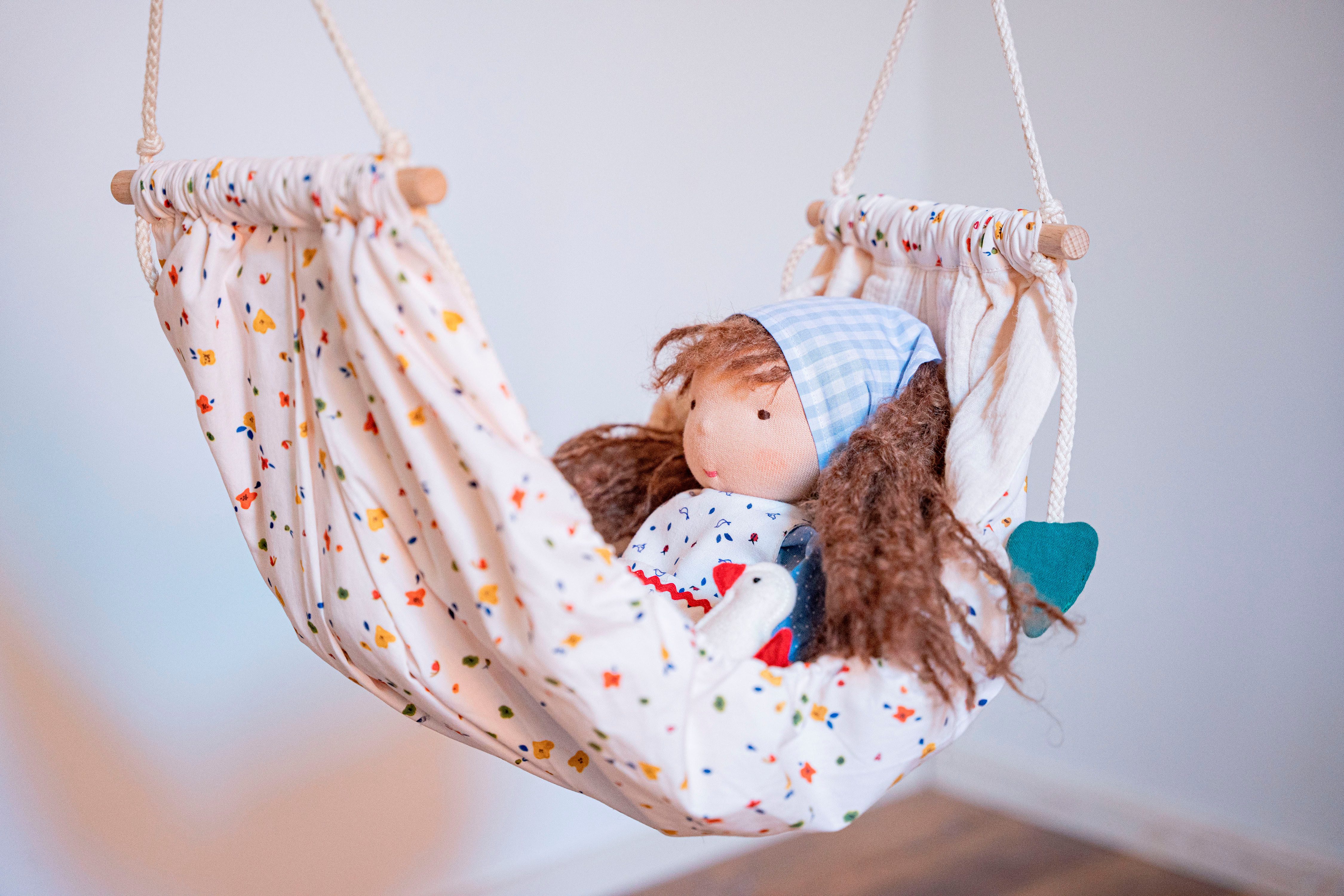 Käthe Kruse Poppen ligstoel Waldorf hangmat ecru/print voor käthe kruse waldorf-poppen en nanas