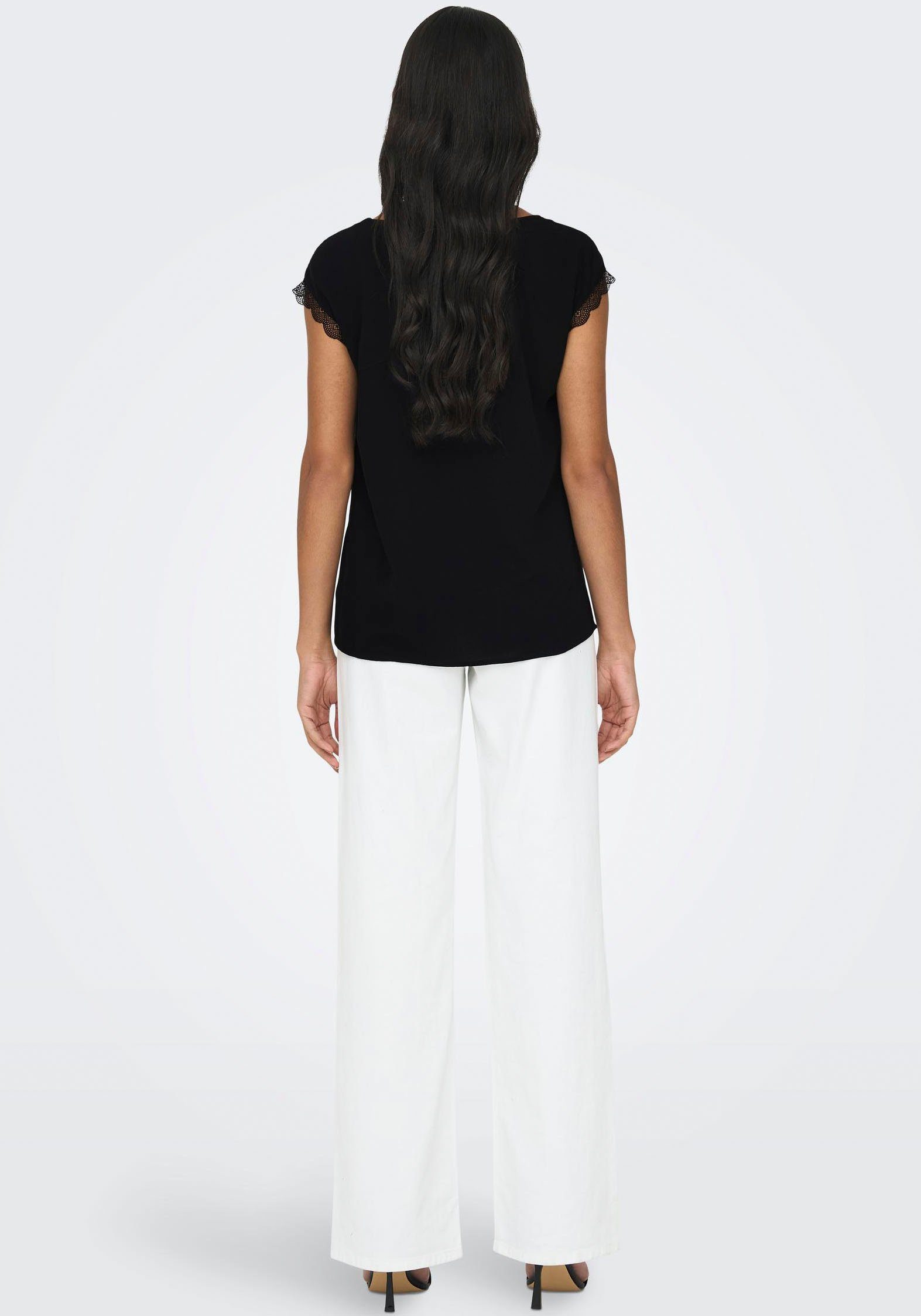 Only Shirt met V-hals ONLJASMINA S/S V-NECK LACE TOP NOOS PTM