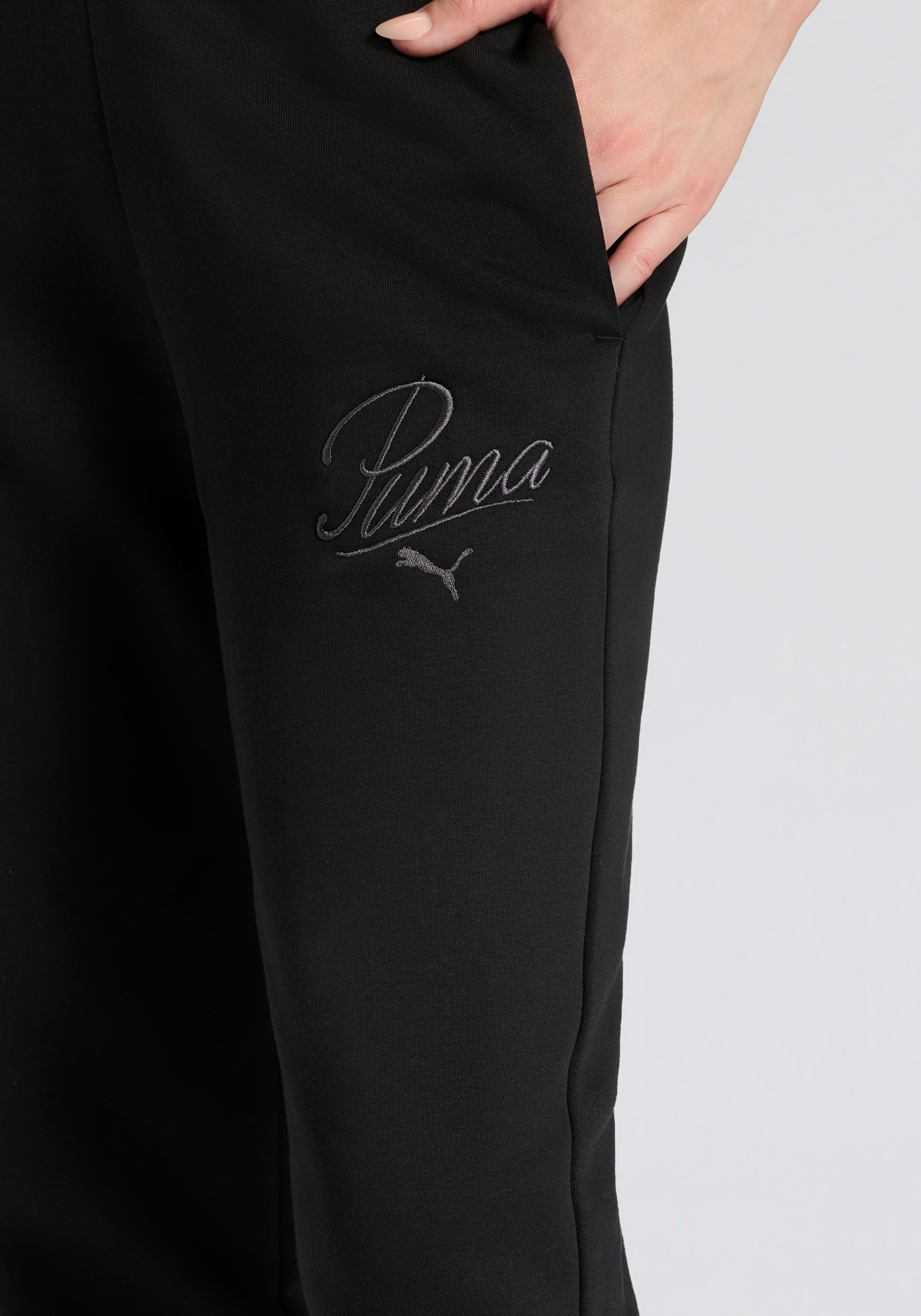 PUMA Trainingsbroek ESS SCRIPT SWEATPANTS FL CL