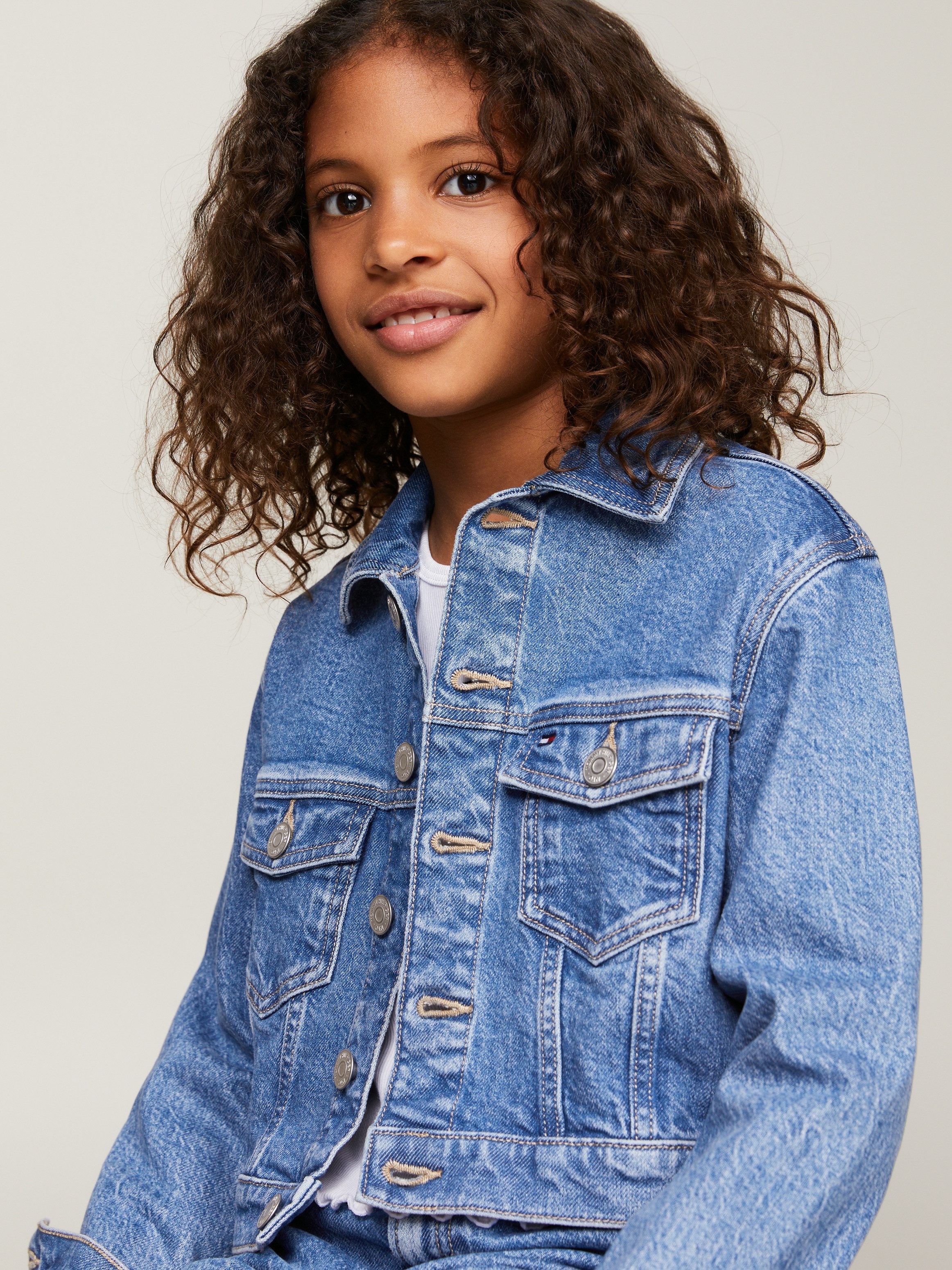 Tommy Hilfiger Jeansjack DENIM TRUCKER JACKET COMFORT Kinderen tot 16 jaar met logostiksel