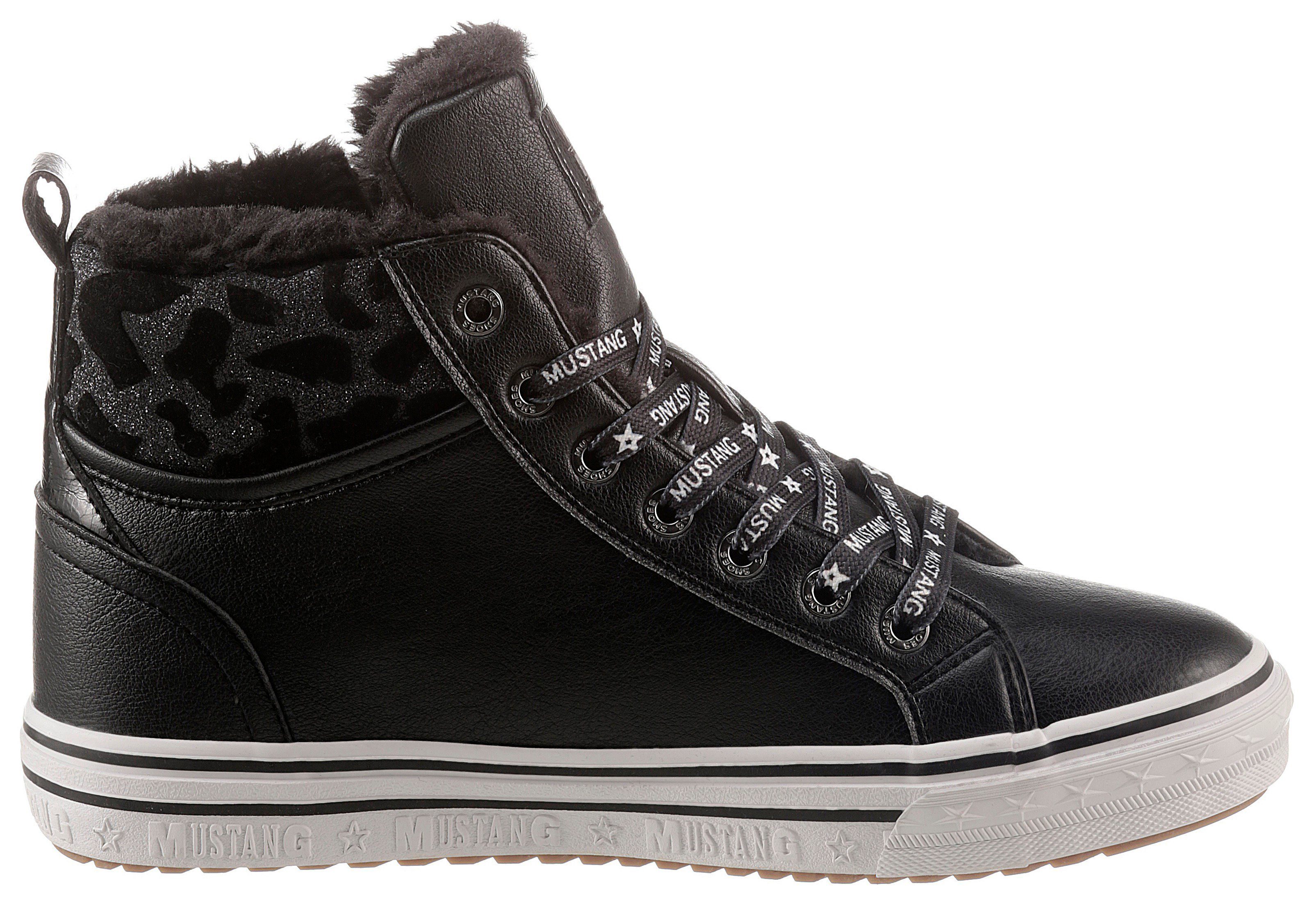 Mustang Shoes Sneakers met gedessineerde kraag van imitatiebont