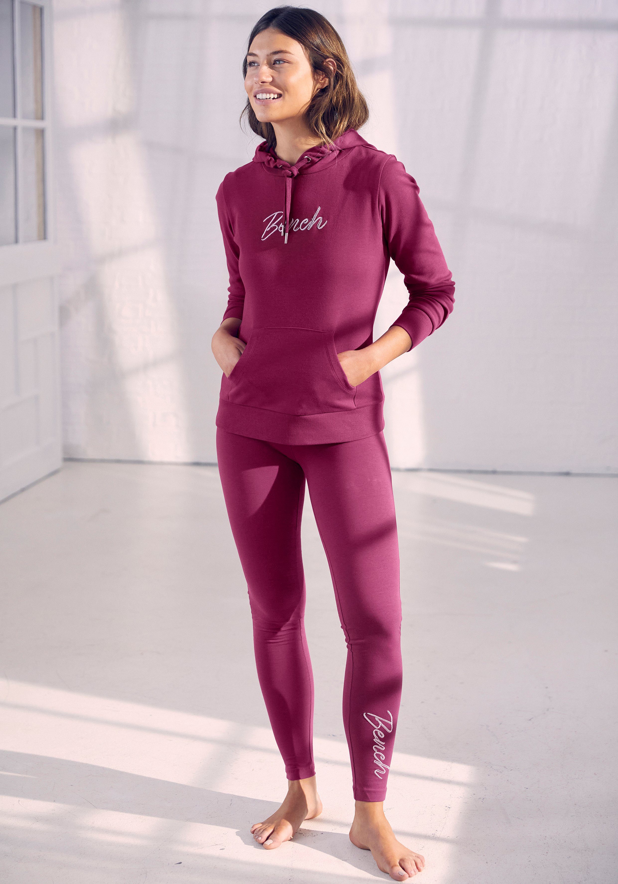 Bench. Loungewear Legging met glinsterend logoborduursel op het been