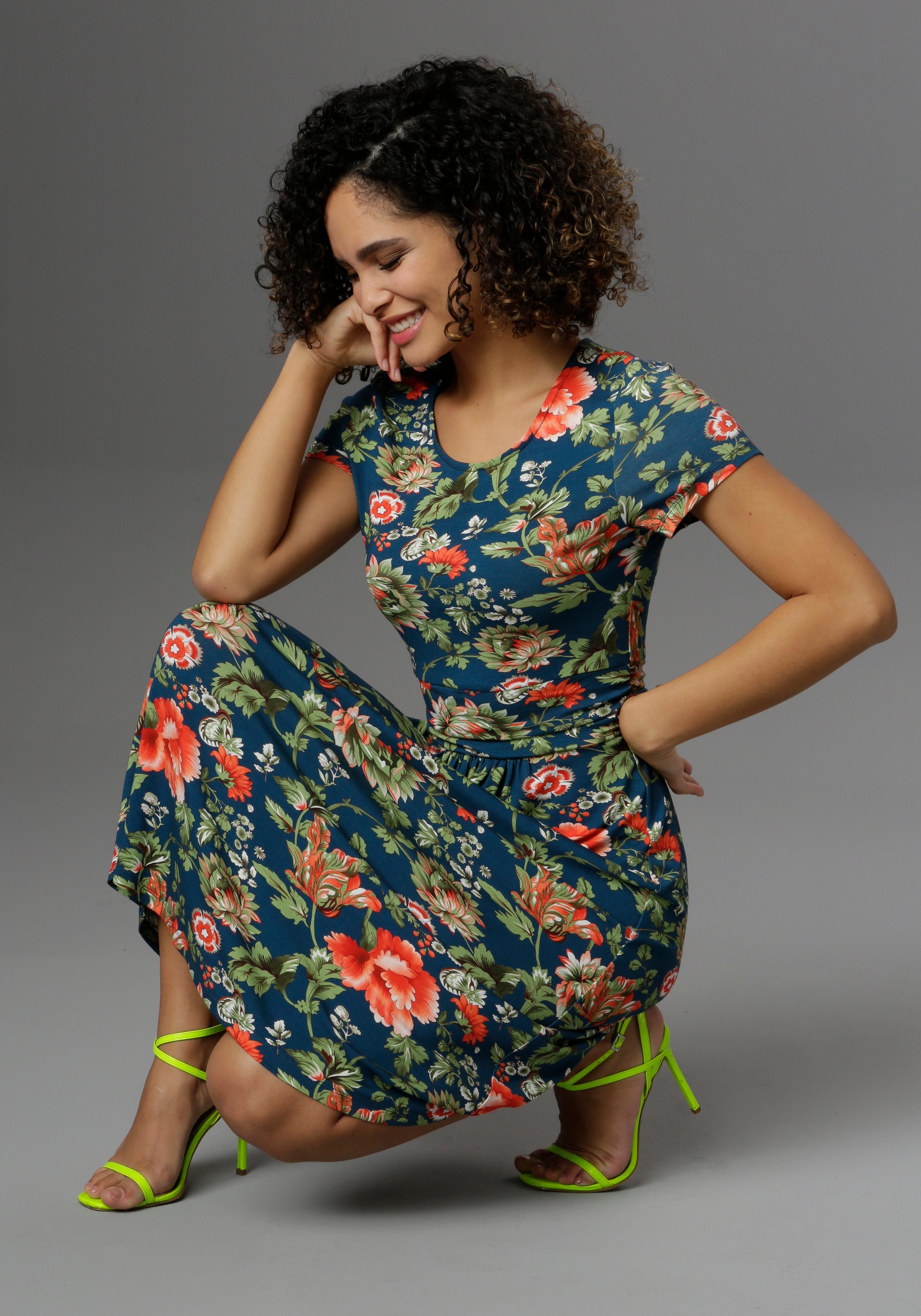 Aniston CASUAL Zomerjurk met kleurrijke bloemenprint