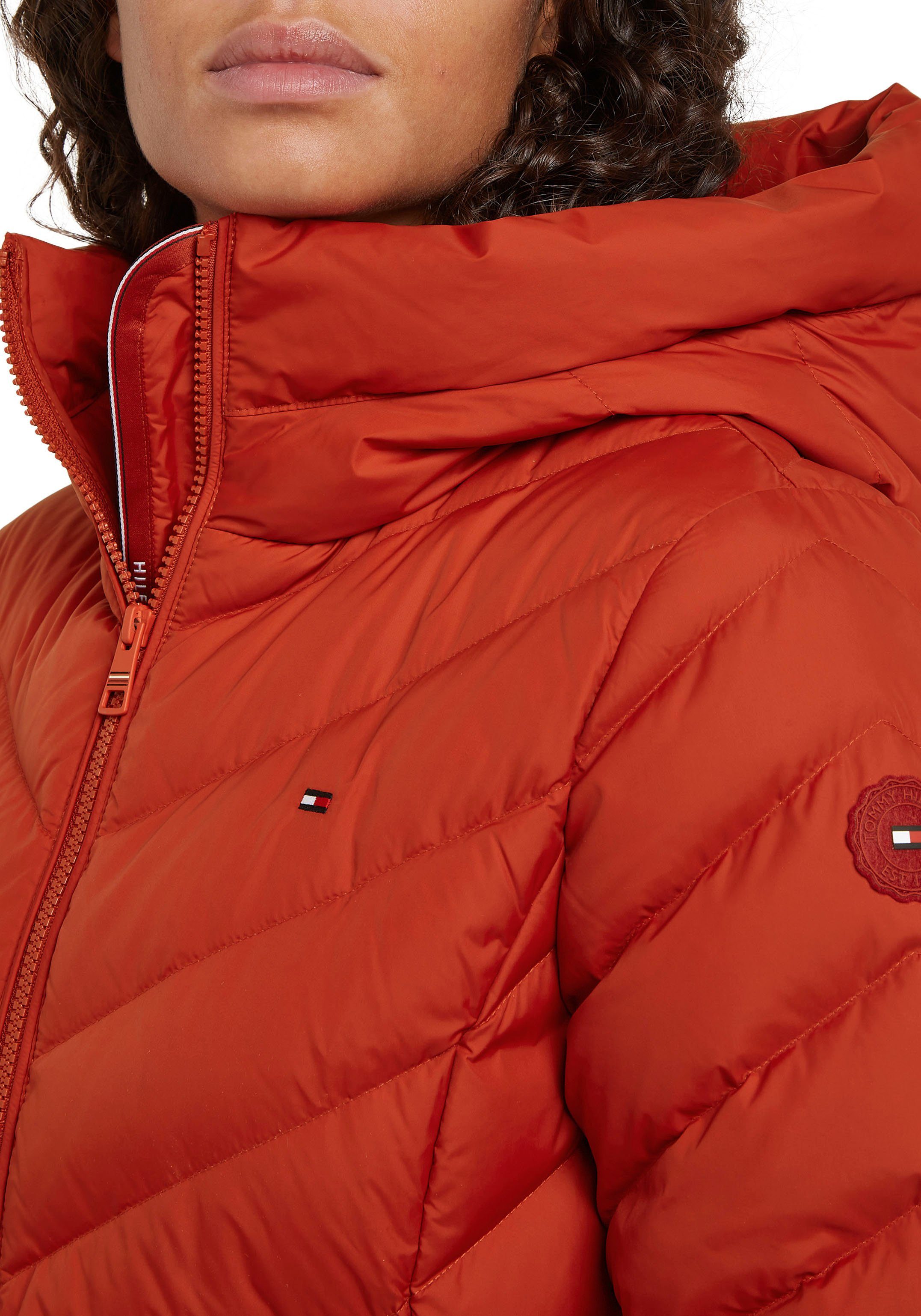 Tommy Hilfiger Gewatteerde jas CHEVRON MW PADDED JACKET met gemiddelde vulling en merklabel