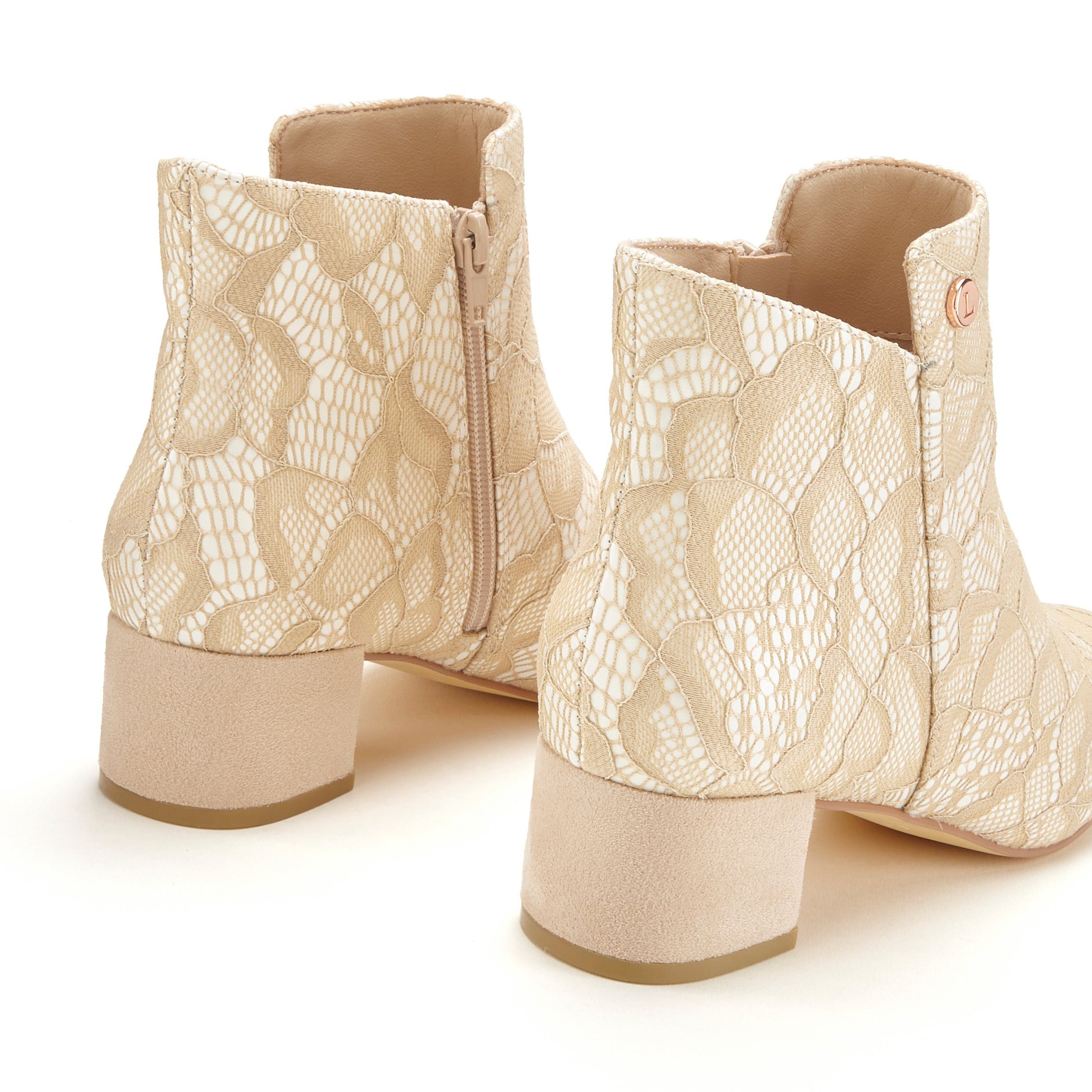 Lascana Laarsjes Laarzen, boots in elegant spitz ontwerp VEGAN