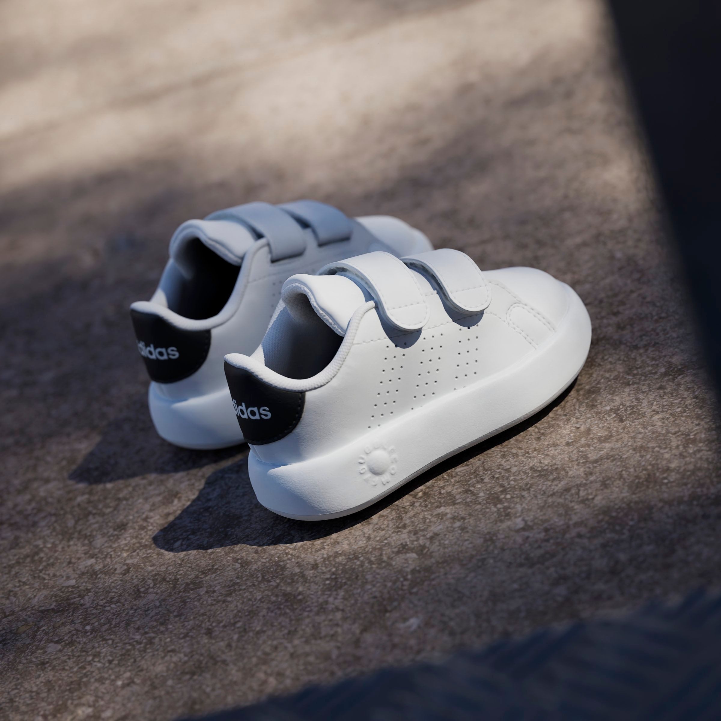 adidas Sportswear Klittenbandschoenen ADVANTAGE KIDS Ontwerp geïnspireerd door de adidas Stan Smith, voor kinderen