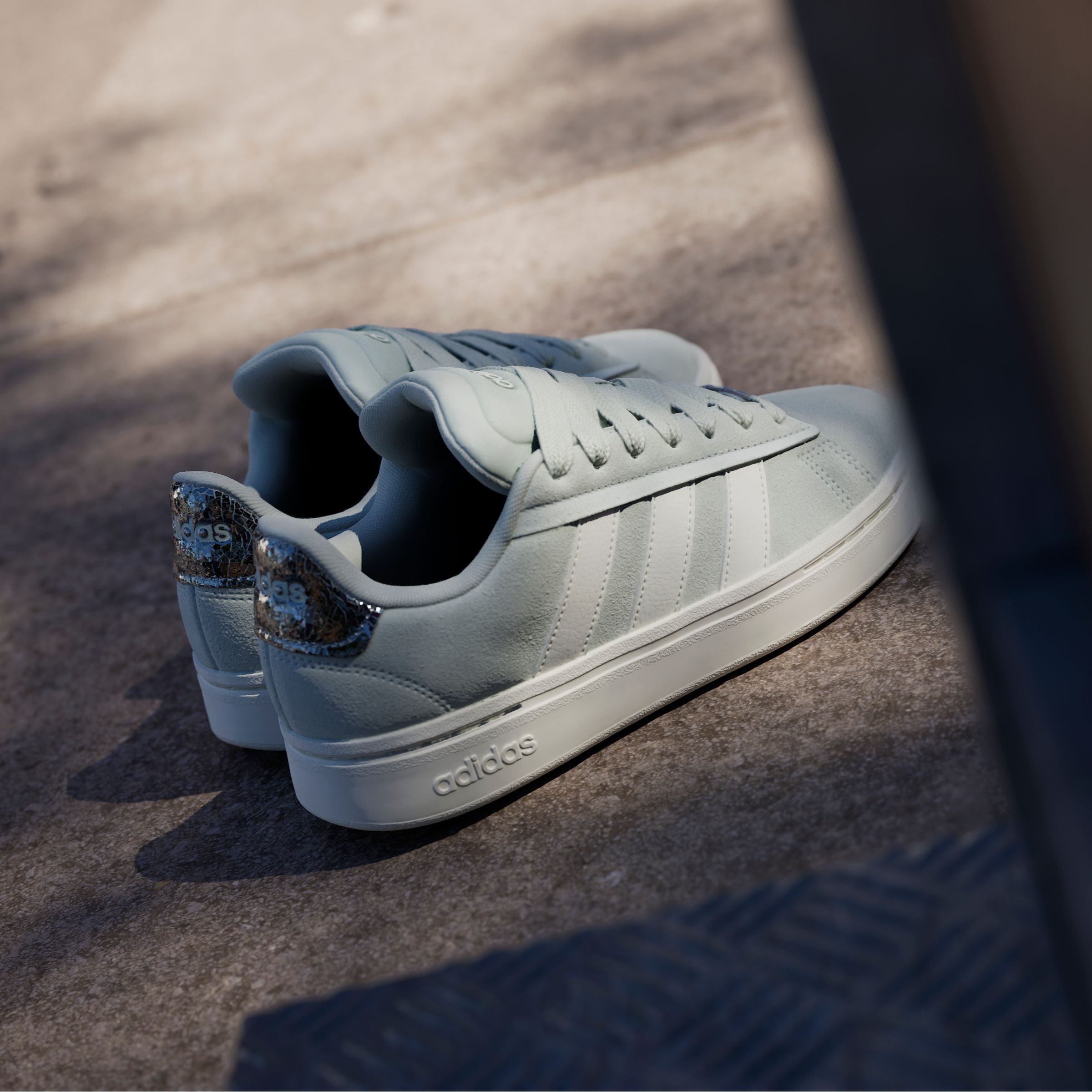 adidas Sportswear Sneakers GRAND COURT ALPHA 00S Design geïnspireerd door de adidas Campus 00