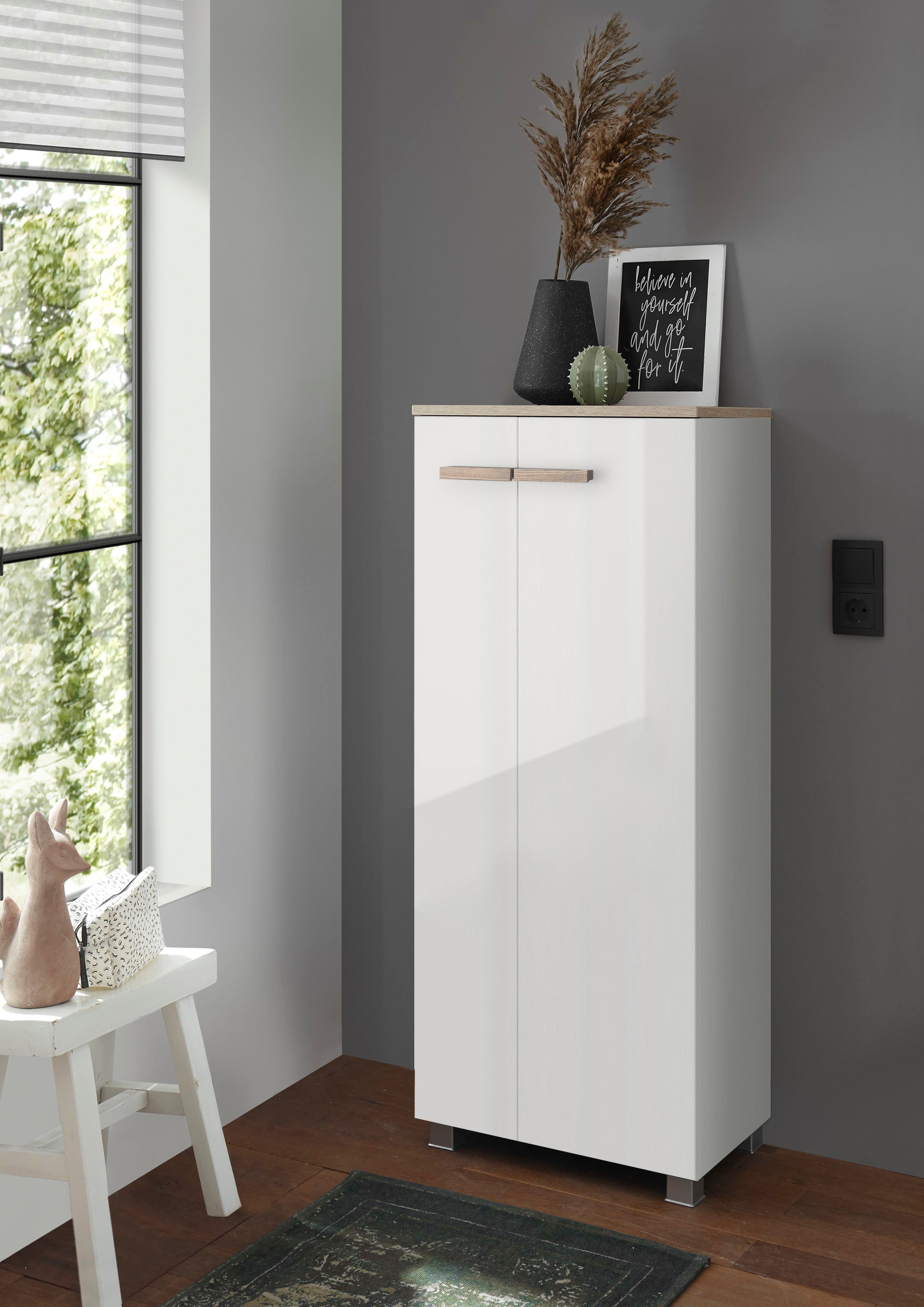 Places of Style Halfhoge kast SOLiD, badkamerkast in modern ontwerp, kast met houten grepen
