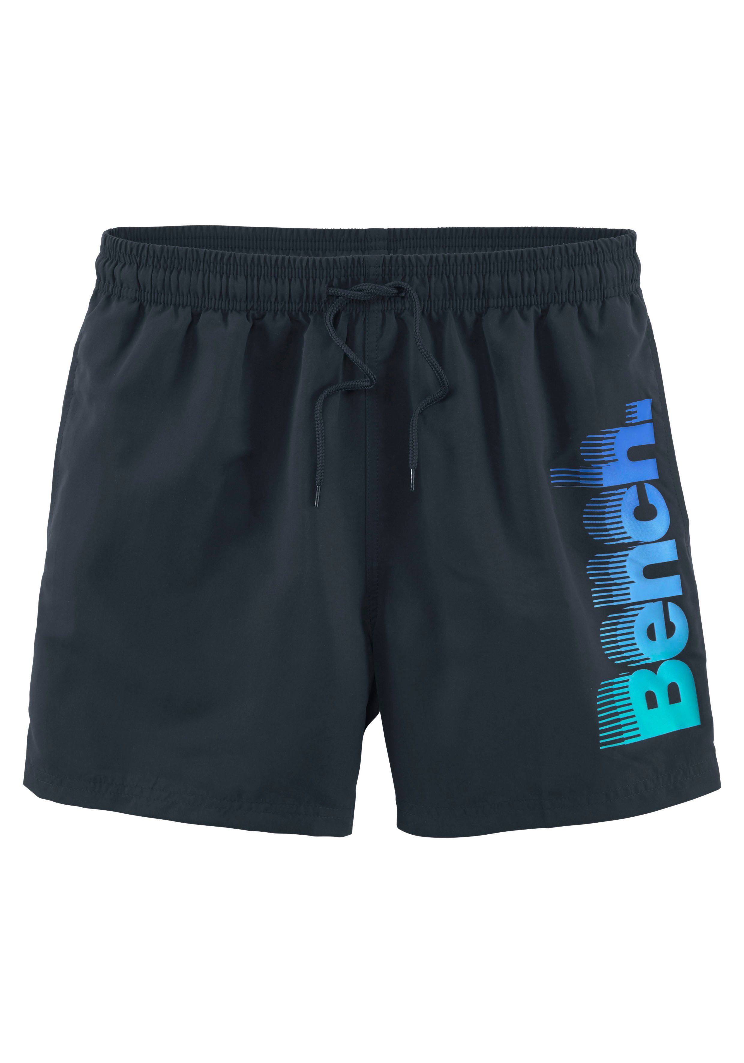 Bench. Zwemshort met een grote logoprint