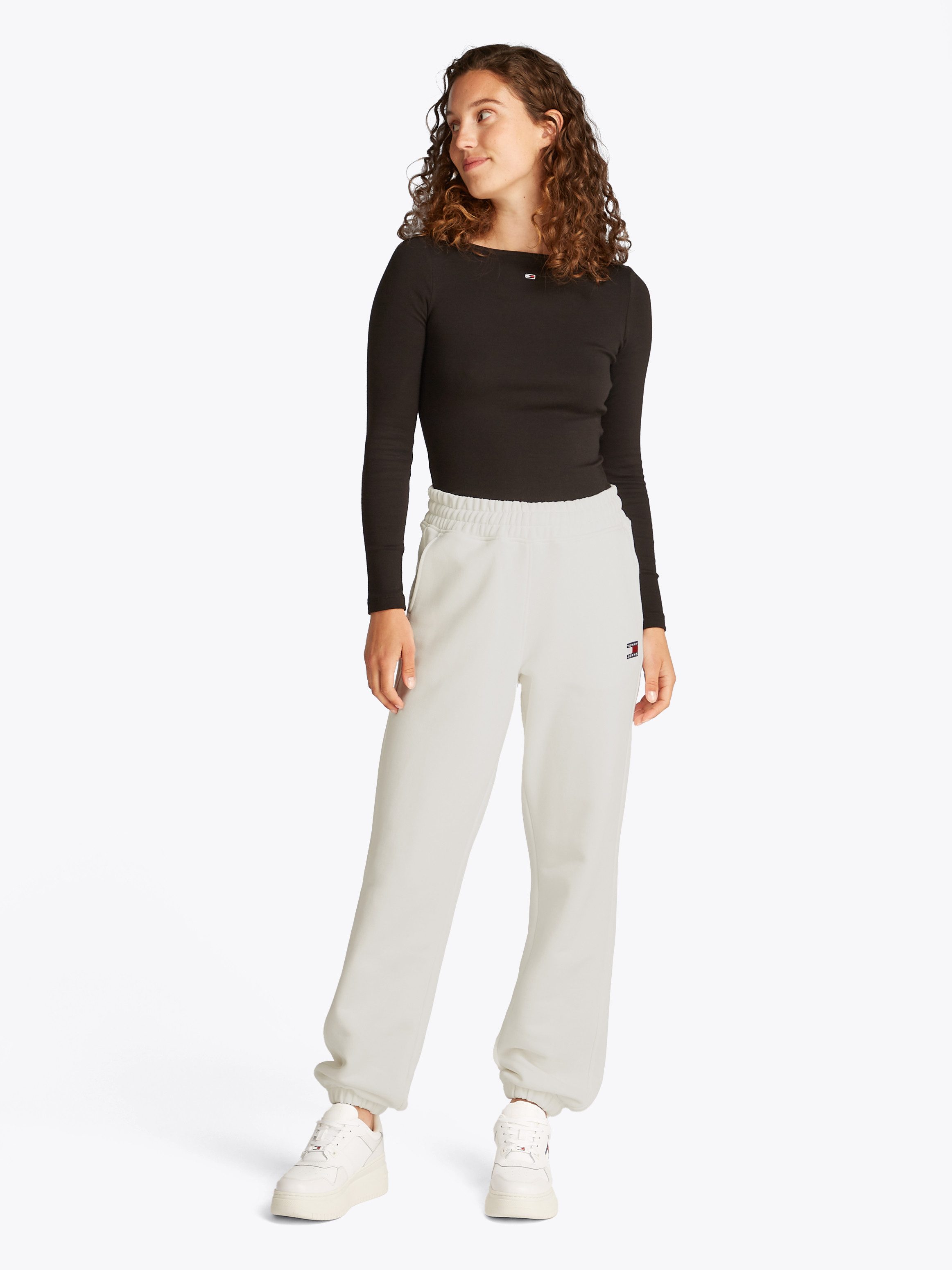 TOMMY JEANS Joggingbroek TJW BADGE JOGGER met geborduurd logo