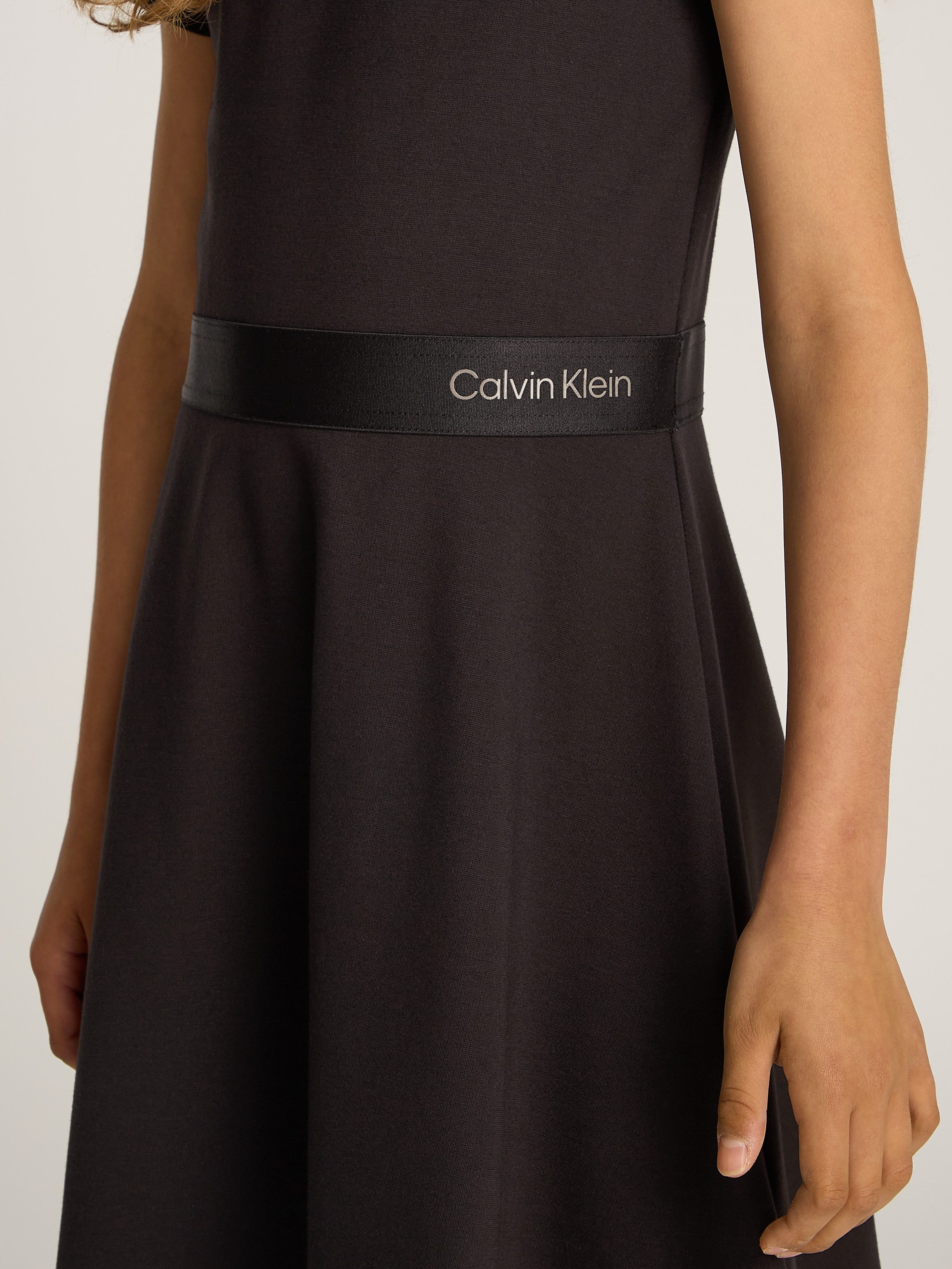 Calvin Klein Jurk in a-lijn LOGO TAPE SS PUNTO DRESS voor kinderen tot 16 jaar met logo-opdruk