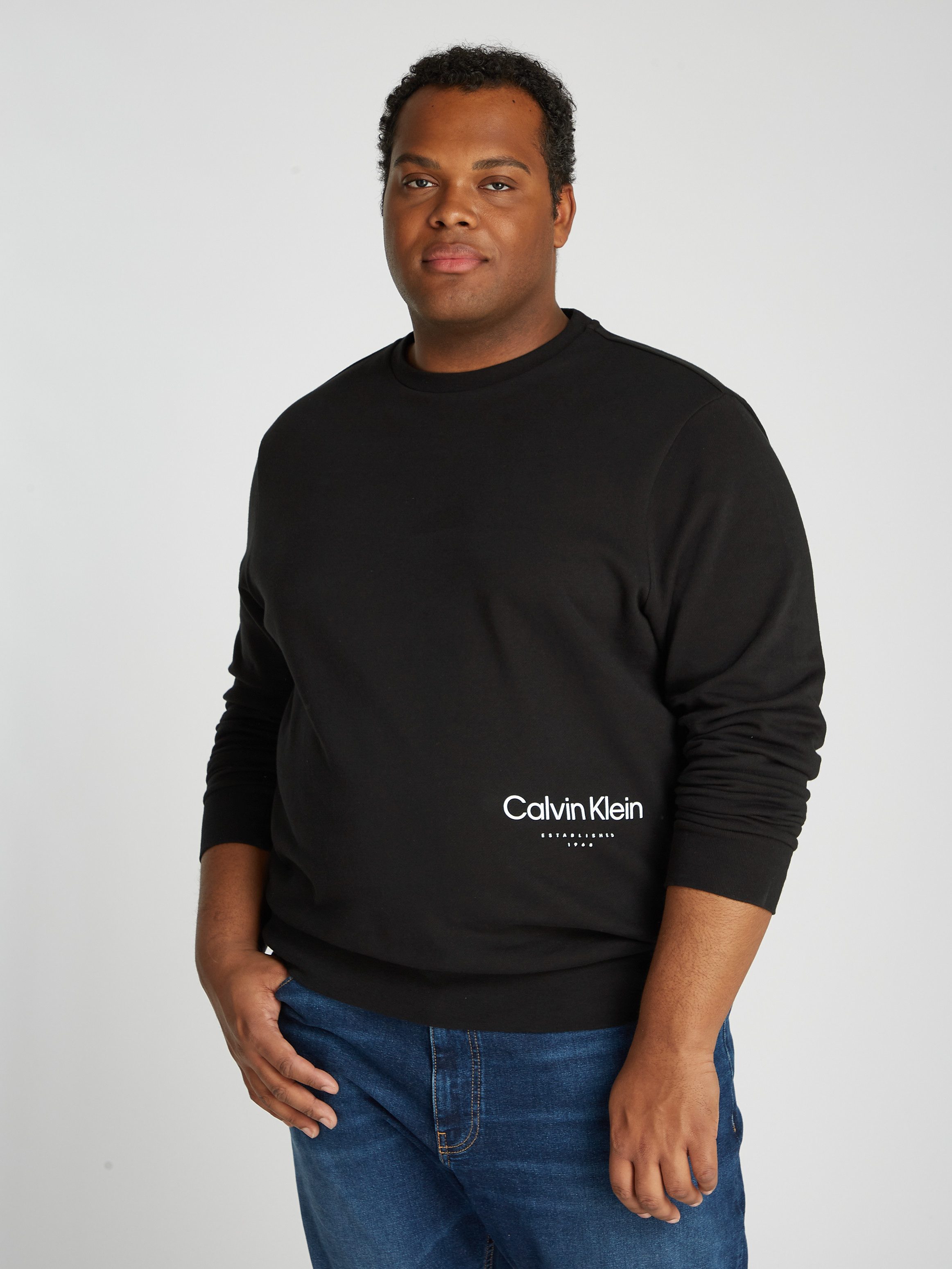 Calvin Klein Sweatshirt BT_OFF PLACE T LOGO SWEATSHIRT in grote maten met logo-opschrift