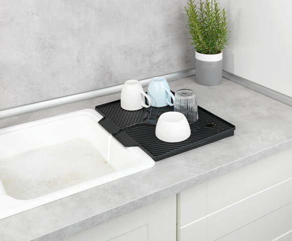 WENKO Afdruipmat Model Nelia met afvoergestel zwart, hellend oppervlak voor optimale waterafvoer