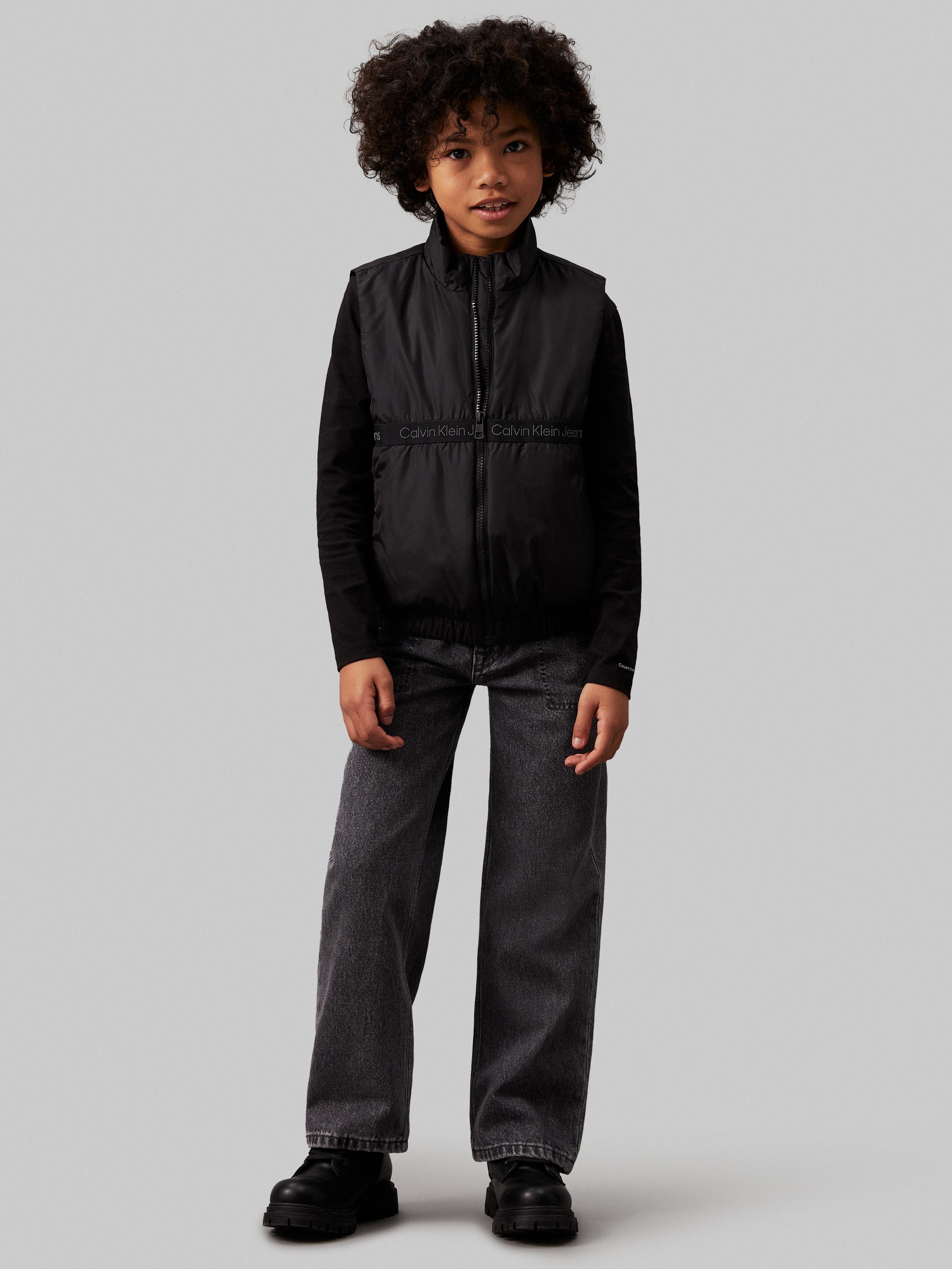 Calvin Klein Korte bodywarmer BOXY LIGHT PADDED TAPE VEST voor kinderen tot 16 jaar met calvin klein merklabel