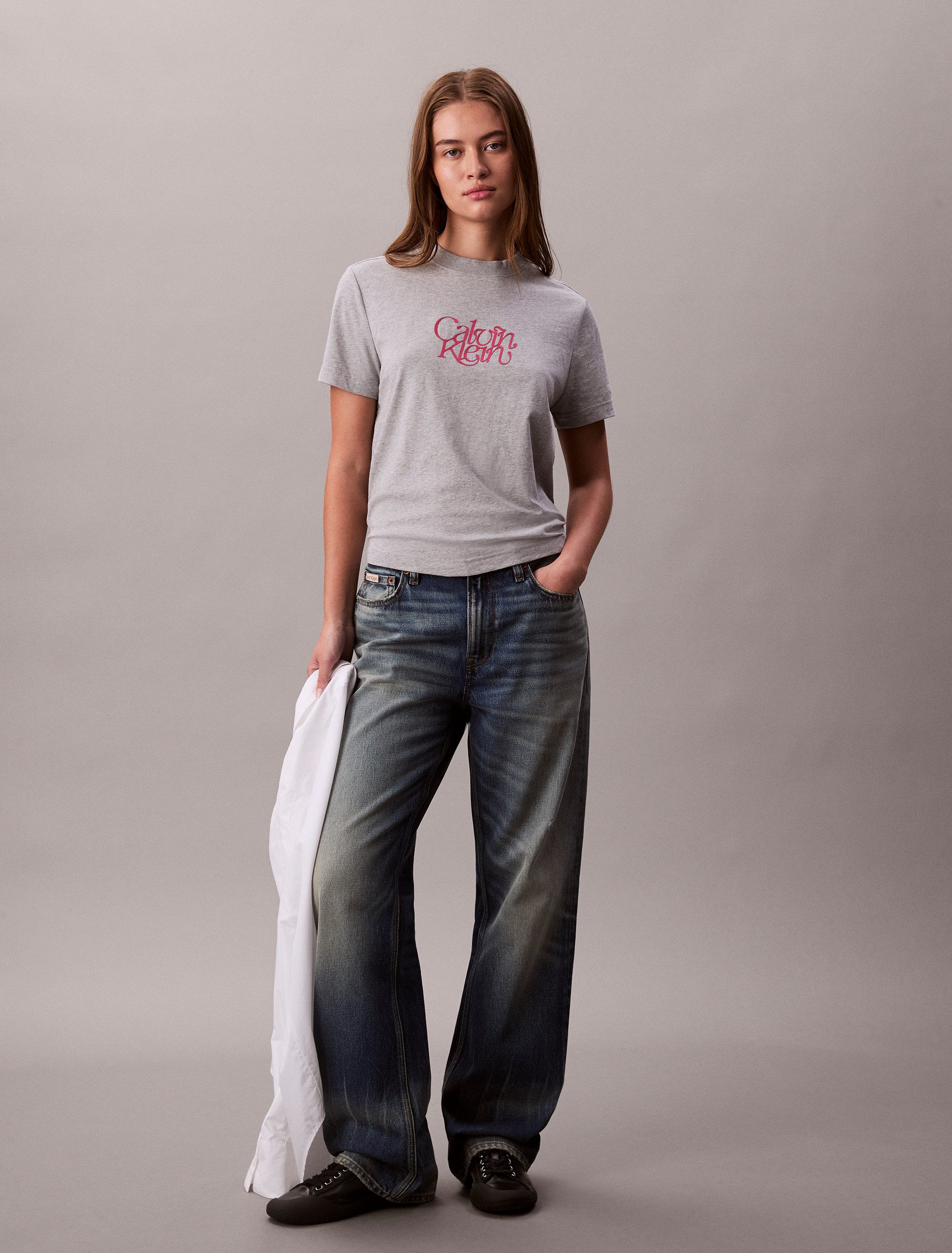 Calvin Klein T-shirt SS FITTED SCRIPT CALVIN KLEIN TE