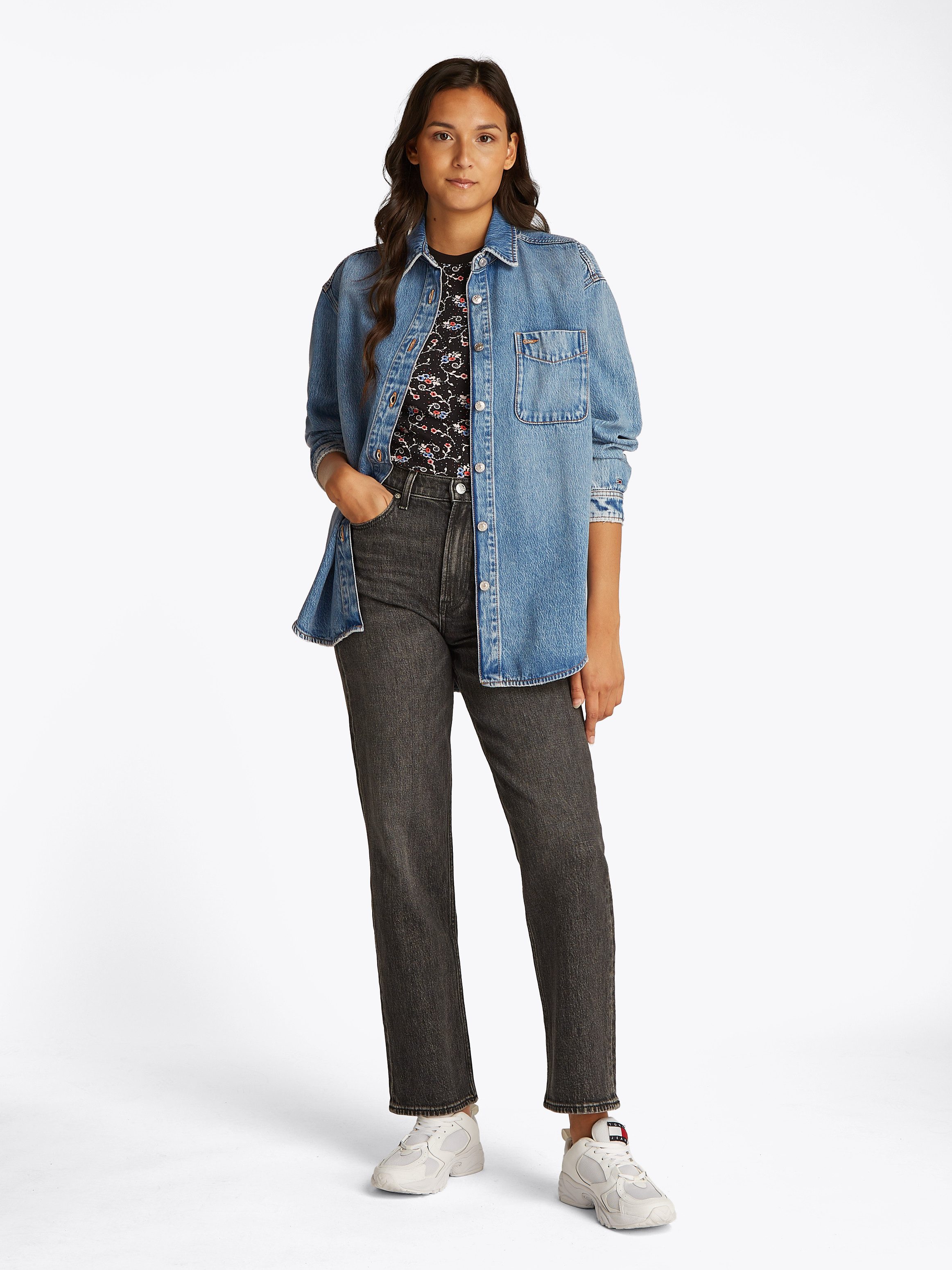 TOMMY JEANS Overhemdblouse RELAXED LS SHIRT BI6011 met borstzak, in blauwe wassing overshirt spijkerjas