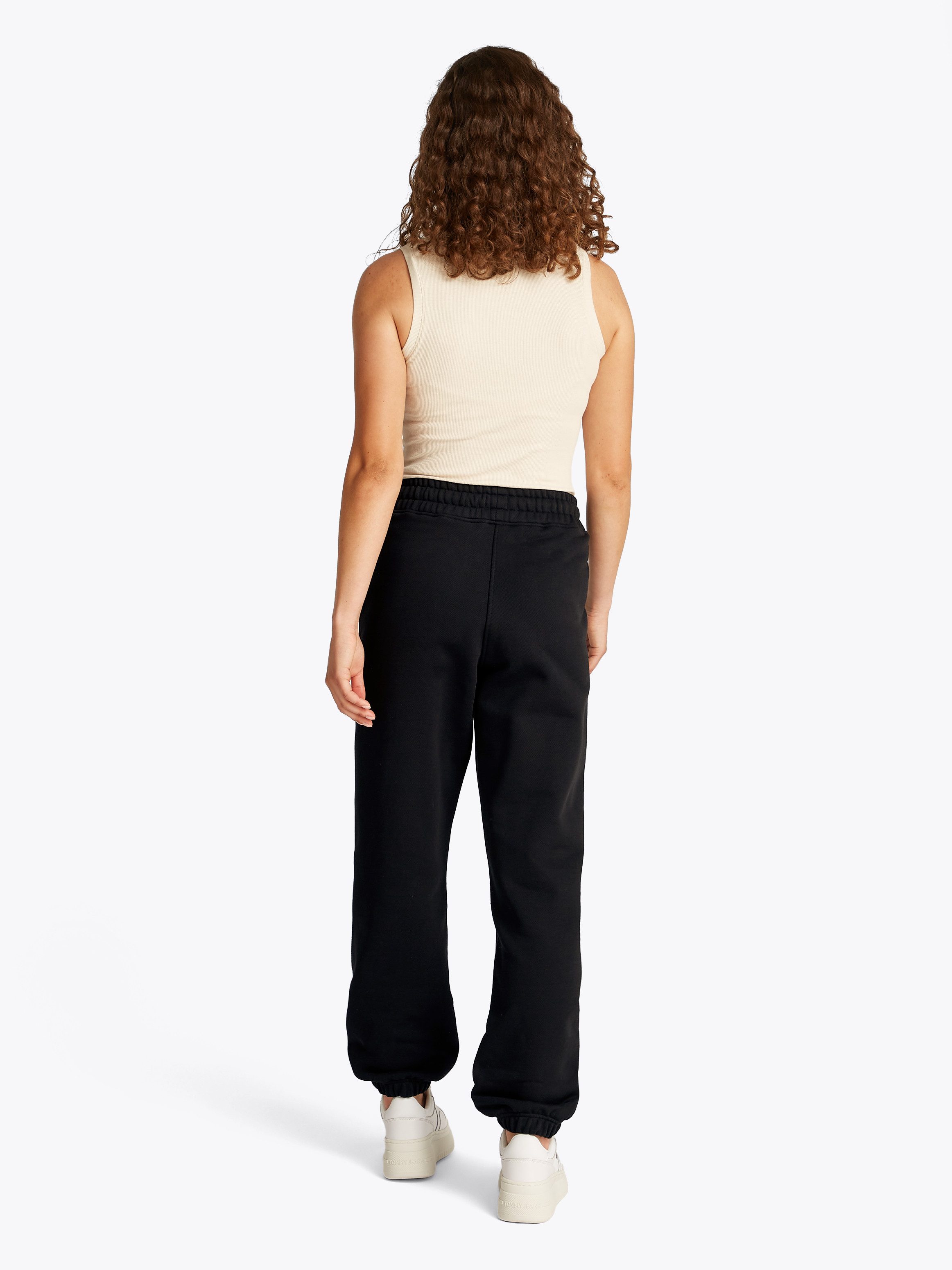 TOMMY JEANS Joggingbroek TJW BADGE JOGGER met geborduurd logo