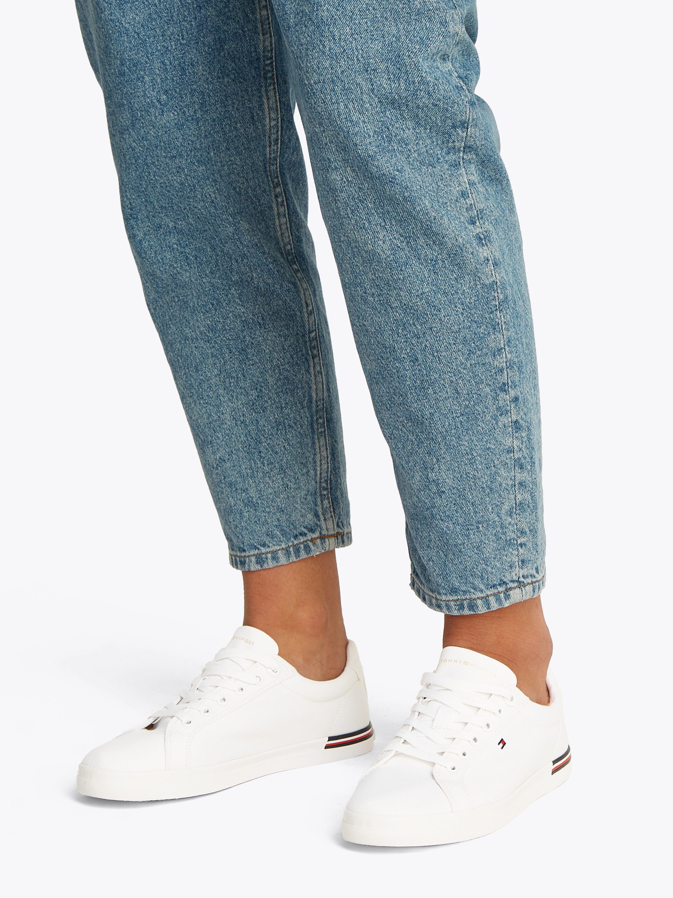 Tommy Hilfiger Sneakers ESSENTIAL STRIPES SNEAKER met strepen in de loopzool, vrijetijdsschoen, lage schoen, veterschoen