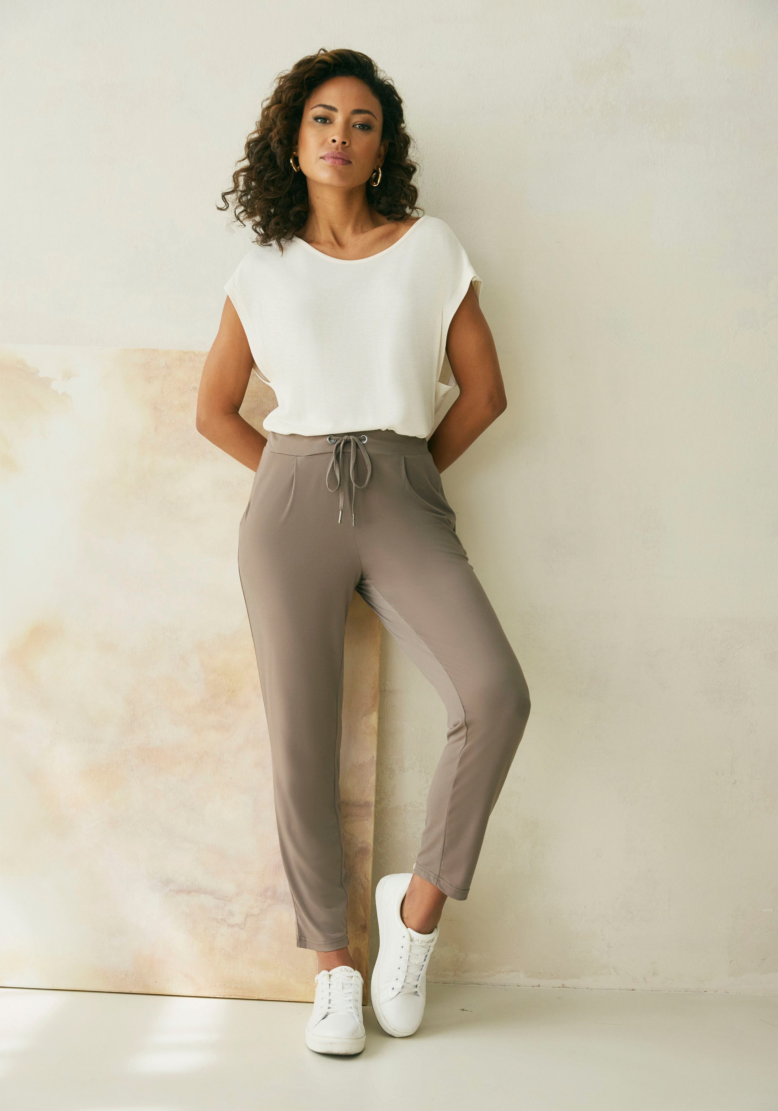 Lascana Shirt met korte mouwen met kantdetail op de rug, comfortabel t-shirt van jersey