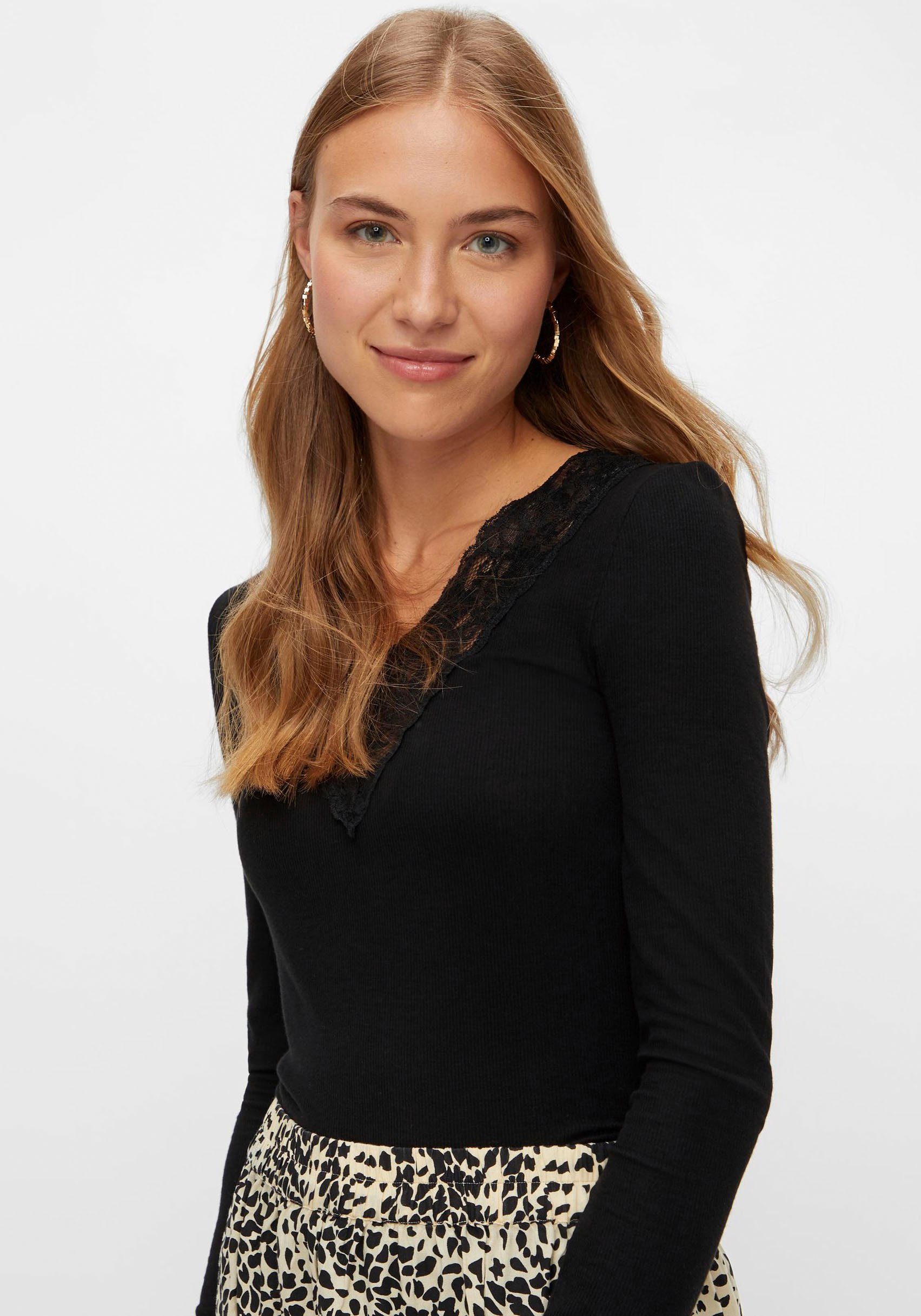 pieces Shirt met lange mouwen PCSIRI LS TOP NOOS met kanten randje bij de hals
