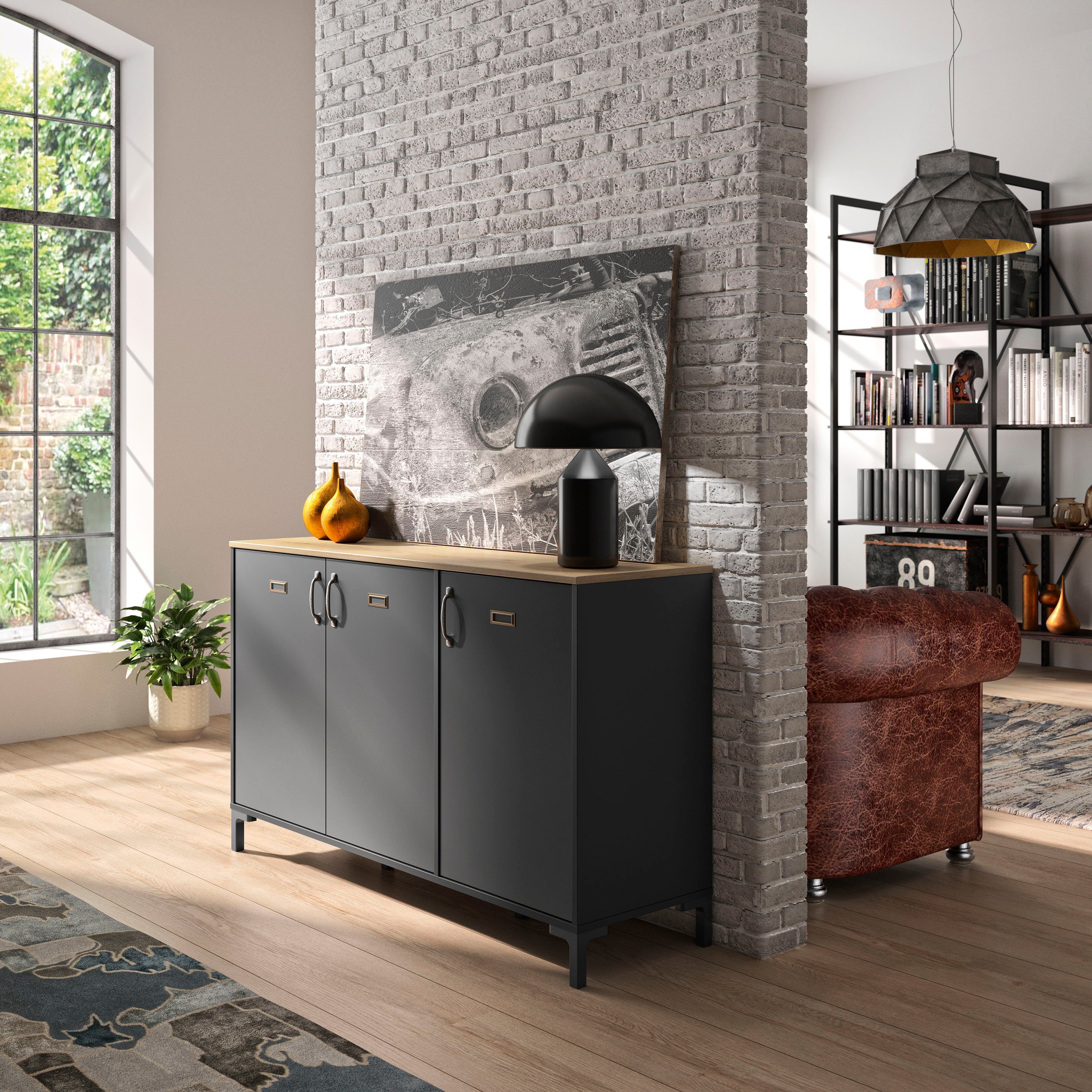 Gami Hoge kast Manchester commodes & ladekasten maat 136x40x82 cm zwart